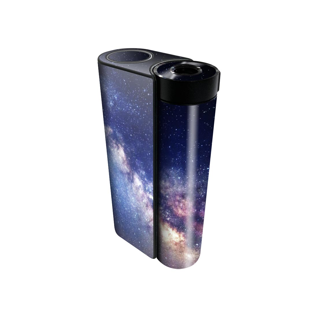 商品特徴・貼るだけでかんたん着せ替え、glo hyperx2 専用デザインスキンシール・高精細プリントで写真と遜色のない仕上がり！半光沢シートでしっとりツヤのある表現力・正面に加え、天面・底面シールがセットで一体感アップ！・ちょっとしたすり傷からglo hyperx2 本体を保護・接着部はエアフリー素材で気泡の心配も軽減・再剥離素材なので貼り付け時の調整も安心注意事項画像はサンプルですので、ご覧の環境によっては多少色味に違いを感じる場合がございます。 イメージと違った、モニターと色味が異なるという理由での交換や返金はご対応出来かねます。スキンシールのみの販売で、glo hyperx2 本体は付属しません。初回貼付時の位置調整や貼り直しは可能ですが、しっかりと押し付けて接着させた後の再剥離、再利用は保証しておりません。また接着部に油分や汚れが付着しますと角の部分は剥がれやすくなりますので、貼付時はあまり触れないようにご注意ください。無地のセミグロスシートにデザインをプリントした商品で、デコなどの加工はございません。 凹凸や光沢があるように見えたり布地や金属を素材にしたように見える商品もありますが、デザインの図版によるものです。印刷時に微妙な画像のズレが生じる場合がございます。ご注文後に1点1点制作する受注生産品の為、不良品以外のご返品や交換は固くお断りします。 発送について完全受注生産のハンドメイド商品となりますので、既製品と比べて発送までお時間を頂いています。 基本的に決済確認後、最大で10営業日での発送となります。繁忙期や休業日明けの場合はさらに時間がかかる場合があります。 その際には別途メールにてご連絡致します。メール便の場合、発送日から到着までに2?4日ほどかかる場合が多く、紛失などの保障もご対応できかねます。あらかじめご了承下さい。