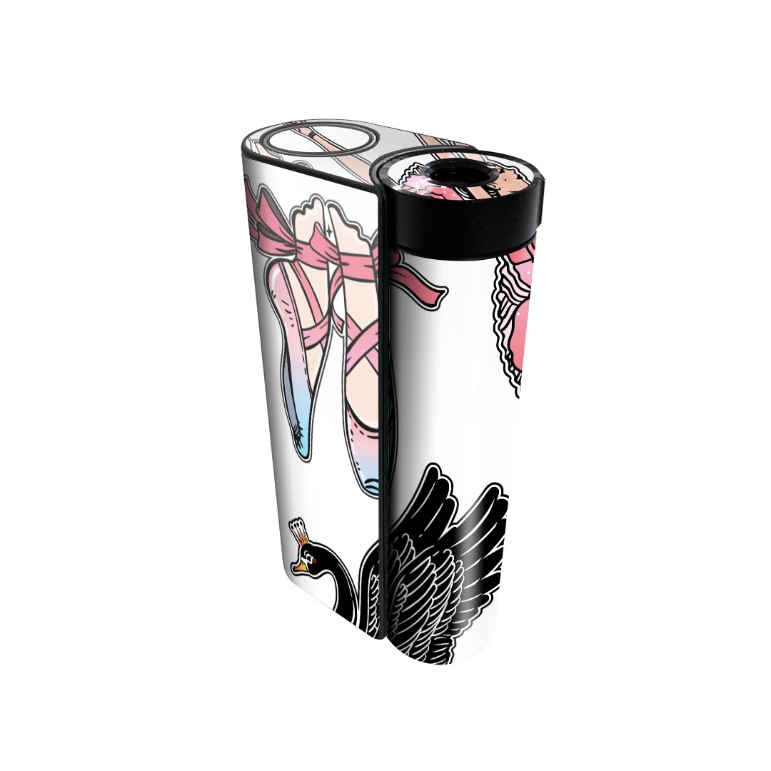 商品特徴・貼るだけでかんたん着せ替え、glo hyperx2 専用デザインスキンシール・高精細プリントで写真と遜色のない仕上がり！半光沢シートでしっとりツヤのある表現力・正面に加え、天面・底面シールがセットで一体感アップ！・ちょっとしたすり傷からglo hyperx2 本体を保護・接着部はエアフリー素材で気泡の心配も軽減・再剥離素材なので貼り付け時の調整も安心注意事項画像はサンプルですので、ご覧の環境によっては多少色味に違いを感じる場合がございます。 イメージと違った、モニターと色味が異なるという理由での交換や返金はご対応出来かねます。スキンシールのみの販売で、glo hyperx2 本体は付属しません。初回貼付時の位置調整や貼り直しは可能ですが、しっかりと押し付けて接着させた後の再剥離、再利用は保証しておりません。また接着部に油分や汚れが付着しますと角の部分は剥がれやすくなりますので、貼付時はあまり触れないようにご注意ください。無地のセミグロスシートにデザインをプリントした商品で、デコなどの加工はございません。 凹凸や光沢があるように見えたり布地や金属を素材にしたように見える商品もありますが、デザインの図版によるものです。印刷時に微妙な画像のズレが生じる場合がございます。ご注文後に1点1点制作する受注生産品の為、不良品以外のご返品や交換は固くお断りします。 発送について完全受注生産のハンドメイド商品となりますので、既製品と比べて発送までお時間を頂いています。 基本的に決済確認後、最大で10営業日での発送となります。繁忙期や休業日明けの場合はさらに時間がかかる場合があります。 その際には別途メールにてご連絡致します。メール便の場合、発送日から到着までに2?4日ほどかかる場合が多く、紛失などの保障もご対応できかねます。あらかじめご了承下さい。