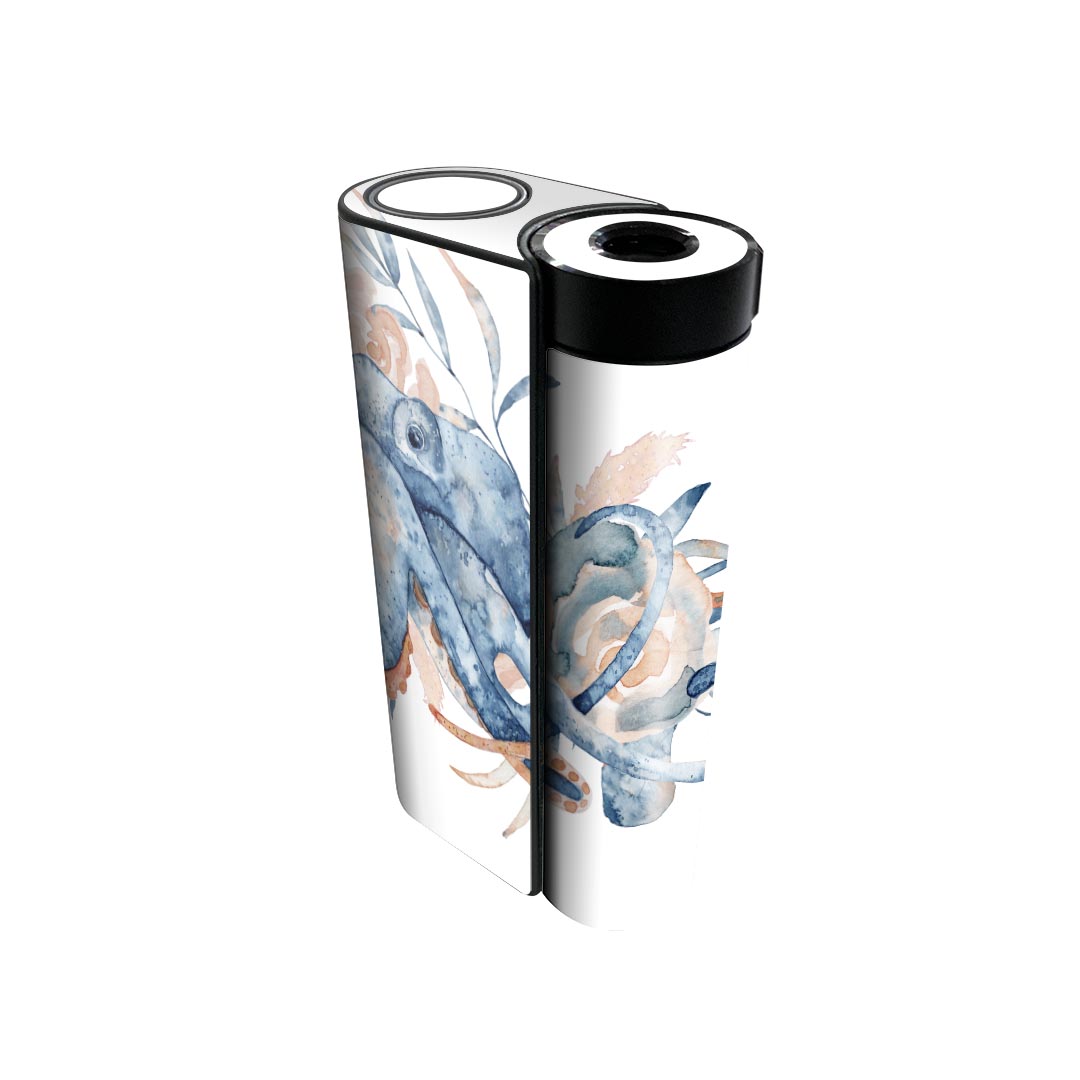 商品特徴・貼るだけでかんたん着せ替え、glo hyperx2 専用デザインスキンシール・高精細プリントで写真と遜色のない仕上がり！半光沢シートでしっとりツヤのある表現力・正面に加え、天面・底面シールがセットで一体感アップ！・ちょっとしたすり傷からglo hyperx2 本体を保護・接着部はエアフリー素材で気泡の心配も軽減・再剥離素材なので貼り付け時の調整も安心注意事項画像はサンプルですので、ご覧の環境によっては多少色味に違いを感じる場合がございます。 イメージと違った、モニターと色味が異なるという理由での交換や返金はご対応出来かねます。スキンシールのみの販売で、glo hyperx2 本体は付属しません。初回貼付時の位置調整や貼り直しは可能ですが、しっかりと押し付けて接着させた後の再剥離、再利用は保証しておりません。また接着部に油分や汚れが付着しますと角の部分は剥がれやすくなりますので、貼付時はあまり触れないようにご注意ください。無地のセミグロスシートにデザインをプリントした商品で、デコなどの加工はございません。 凹凸や光沢があるように見えたり布地や金属を素材にしたように見える商品もありますが、デザインの図版によるものです。印刷時に微妙な画像のズレが生じる場合がございます。ご注文後に1点1点制作する受注生産品の為、不良品以外のご返品や交換は固くお断りします。 発送について完全受注生産のハンドメイド商品となりますので、既製品と比べて発送までお時間を頂いています。 基本的に決済確認後、最大で10営業日での発送となります。繁忙期や休業日明けの場合はさらに時間がかかる場合があります。 その際には別途メールにてご連絡致します。メール便の場合、発送日から到着までに2?4日ほどかかる場合が多く、紛失などの保障もご対応できかねます。あらかじめご了承下さい。