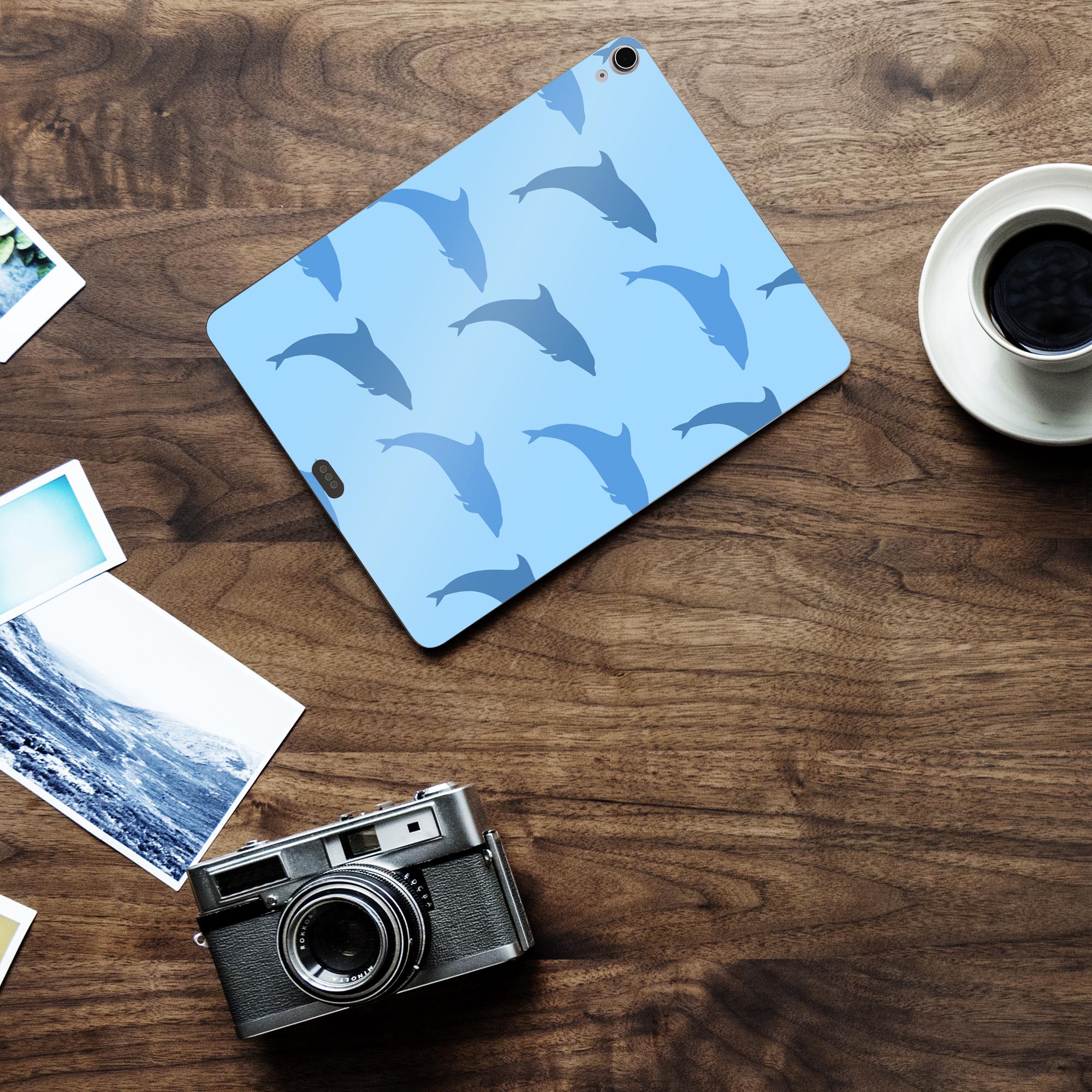 iPad Air13 用 スキンシール アイパッド エア 13インチ 対応 全面スキンシール フル 背面 側面 保護シール 人気 海 イルカ 青 010969