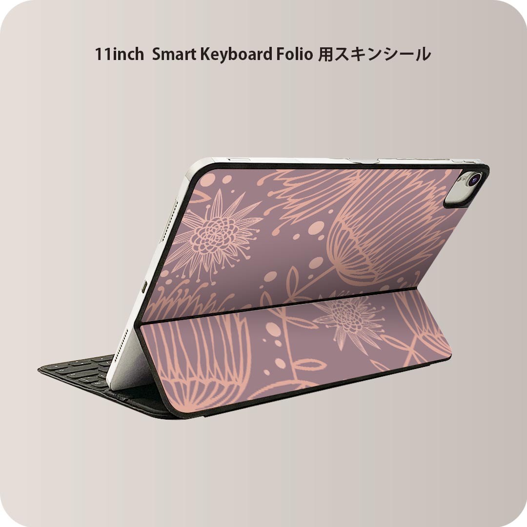 商品特徴・貼るだけでおしゃれに簡単着せ替え、iPad 11inch用 Smart Keyboard Folio 全面デザインスキンシール！・高精細プリントで写真と遜色がない仕上がり！・ちょっとしたすり傷から端末を保護！・「裸で持つ派」の人にはもちろん、お手持ちのクリアケース付けてもOK！・エアフリー素材で気泡の心配も軽減！・貼り直しOK！位置調整も安心！注意事項画像はサンプルです。ご覧の環境によっては多少色味に違いを感じる場合がございます。 イメージと違った、モニターと色味が異なるという理由での交換や返金はご対応出来かねます。端末本体やクリアケースは付属しません。貼付時のずれやカメラ周りの凹凸を考慮してカメラ穴等は少し大きめにカットしています。貼付の際はカメラ穴を基準に位置を合わせてください。カメラ付近の何もないように見える場所に穴が開いていますが、こちらは近接・明るさ感知センサー用の穴です。端末本体に直接貼ることを想定しています。保護フィルムなどの上から貼ると上手く貼れない可能性があります初回貼付時の位置調整や貼り直しは可能ですが、しっかり接着させた後の貼り直しは保証しておりません。こちらは無地のシートにプリントした商品で、デコなどの加工はございません。 凹凸や光沢があるように見えたり布地や金属を素材にしたように見える商品もありますが、図版によるものです。印刷カメラ穴の位置にわずかなズレが生じる場合がございます。ご注文後に1点1点制作する受注生産品のため、不良品以外のご返品や交換は固くお断り致します。 機種間違いも保証対象外となりますため、ご注文の際は必ず機種をご確認下さい。発送について完全受注生産のハンドメイド商品となりますので、既製品と比べて発送までお時間を頂いています。 基本的に決済確認後、2?3営業日、最大で10営業日での発送となります。繁忙期や休業日明けの場合はさらに時間がかかる場合があります。 その際には別途メールにてご連絡致します。メール便の場合、発送日から到着までに2?4日ほどかかる場合が多く、紛失などの保障もご対応できかねます。あらかじめご了承下さい。