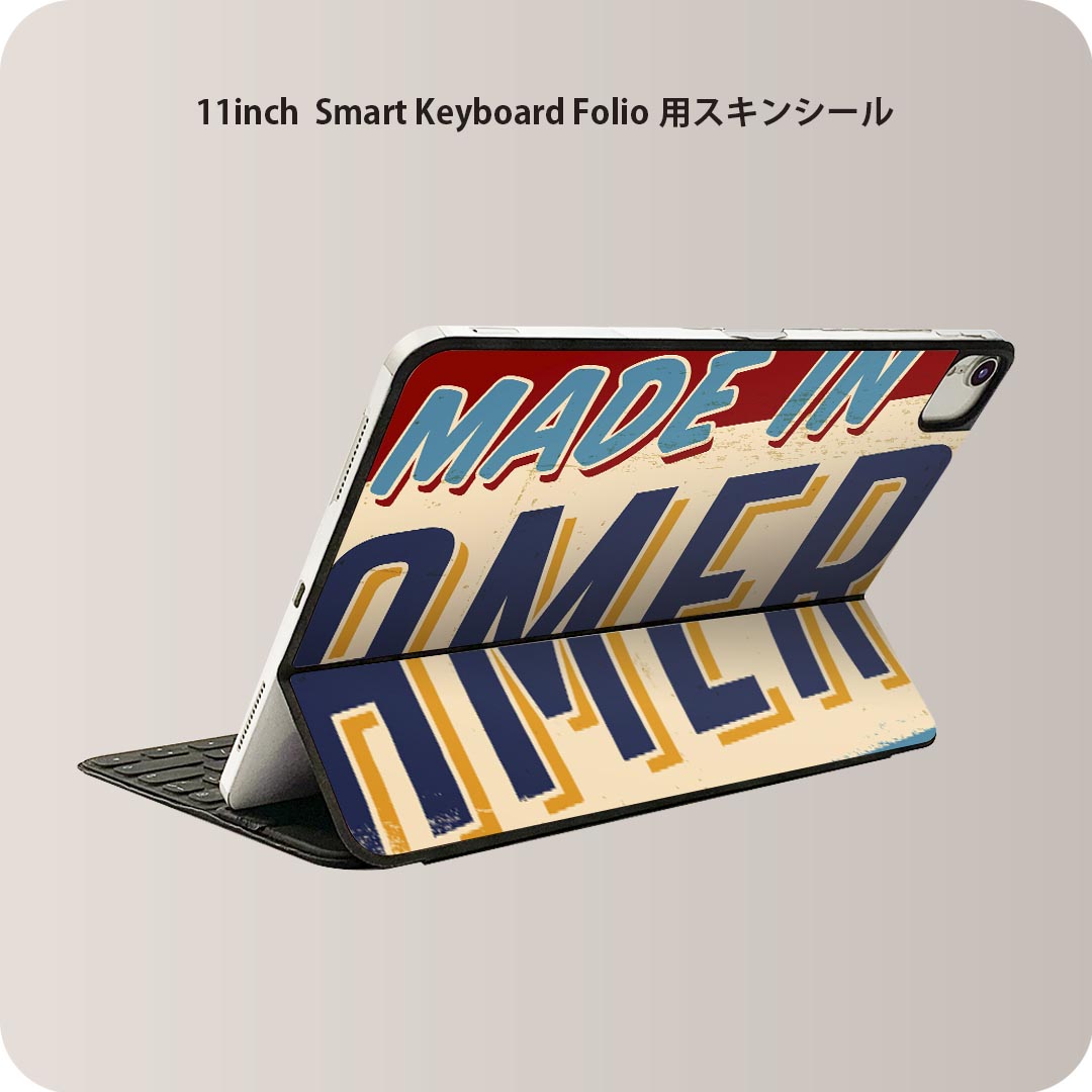 商品特徴・貼るだけでおしゃれに簡単着せ替え、iPad 11inch用 Smart Keyboard Folio 全面デザインスキンシール！・高精細プリントで写真と遜色がない仕上がり！・ちょっとしたすり傷から端末を保護！・「裸で持つ派」の人にはもちろん、お手持ちのクリアケース付けてもOK！・エアフリー素材で気泡の心配も軽減！・貼り直しOK！位置調整も安心！注意事項画像はサンプルです。ご覧の環境によっては多少色味に違いを感じる場合がございます。 イメージと違った、モニターと色味が異なるという理由での交換や返金はご対応出来かねます。端末本体やクリアケースは付属しません。貼付時のずれやカメラ周りの凹凸を考慮してカメラ穴等は少し大きめにカットしています。貼付の際はカメラ穴を基準に位置を合わせてください。カメラ付近の何もないように見える場所に穴が開いていますが、こちらは近接・明るさ感知センサー用の穴です。端末本体に直接貼ることを想定しています。保護フィルムなどの上から貼ると上手く貼れない可能性があります初回貼付時の位置調整や貼り直しは可能ですが、しっかり接着させた後の貼り直しは保証しておりません。こちらは無地のシートにプリントした商品で、デコなどの加工はございません。 凹凸や光沢があるように見えたり布地や金属を素材にしたように見える商品もありますが、図版によるものです。印刷カメラ穴の位置にわずかなズレが生じる場合がございます。ご注文後に1点1点制作する受注生産品のため、不良品以外のご返品や交換は固くお断り致します。 機種間違いも保証対象外となりますため、ご注文の際は必ず機種をご確認下さい。発送について完全受注生産のハンドメイド商品となりますので、既製品と比べて発送までお時間を頂いています。 基本的に決済確認後、2?3営業日、最大で10営業日での発送となります。繁忙期や休業日明けの場合はさらに時間がかかる場合があります。 その際には別途メールにてご連絡致します。メール便の場合、発送日から到着までに2?4日ほどかかる場合が多く、紛失などの保障もご対応できかねます。あらかじめご了承下さい。