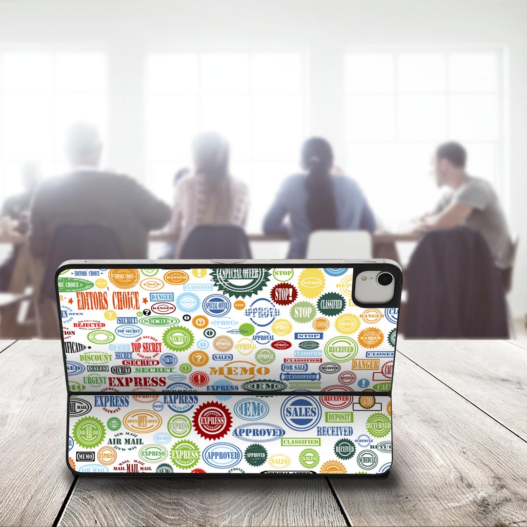 スマコレのSmart Keyboard Folio 用 スキンシール 11インチ iPad Pro用 第1-4世代 iPad Air 第4-5世代 対応 全面スキンシール フル 前面 背面 保護シール 人気 005813 カラフル　英語　文字｜アングル3