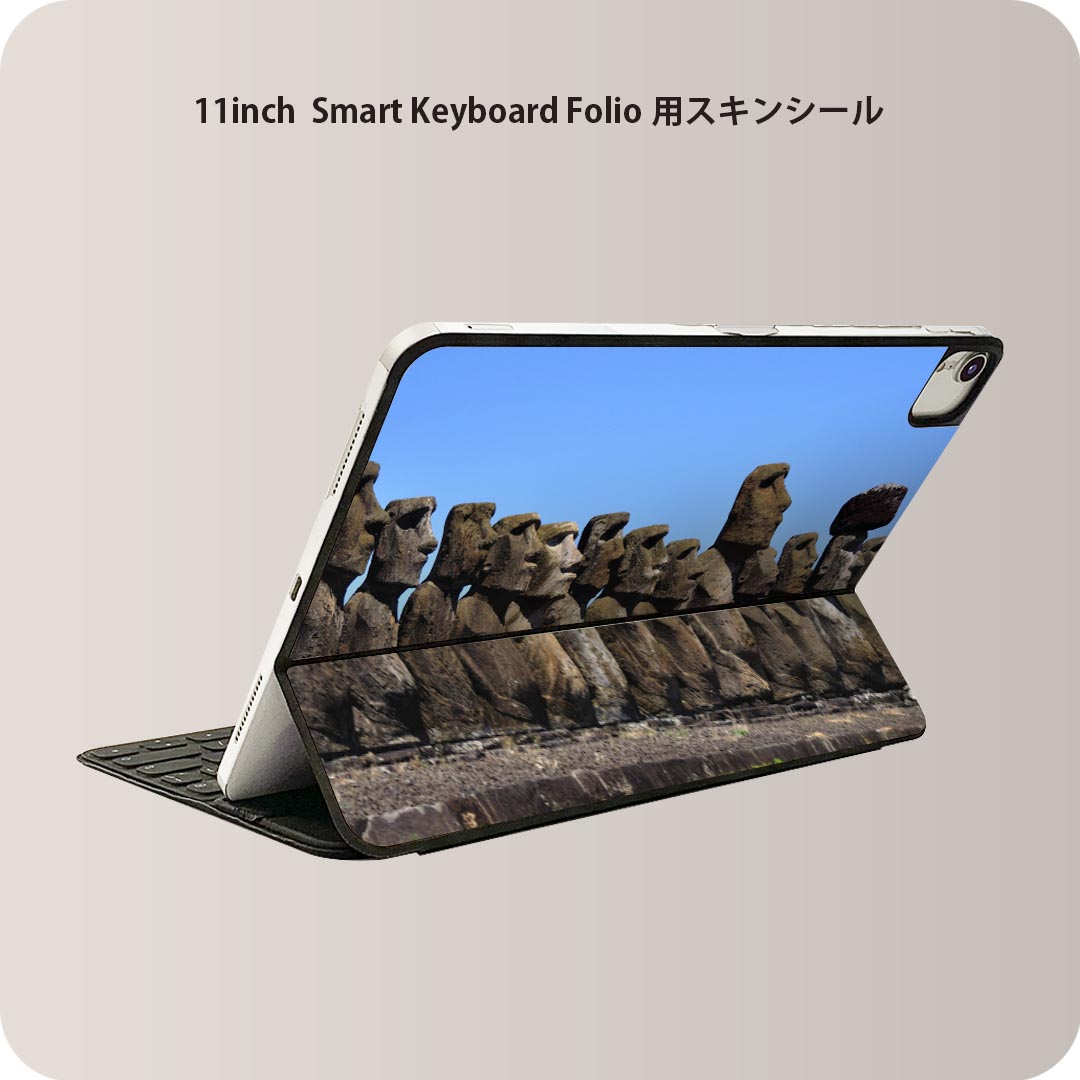 商品特徴・貼るだけでおしゃれに簡単着せ替え、iPad 11inch用 Smart Keyboard Folio 全面デザインスキンシール！・高精細プリントで写真と遜色がない仕上がり！・ちょっとしたすり傷から端末を保護！・「裸で持つ派」の人にはもちろん、お手持ちのクリアケース付けてもOK！・エアフリー素材で気泡の心配も軽減！・貼り直しOK！位置調整も安心！注意事項画像はサンプルです。ご覧の環境によっては多少色味に違いを感じる場合がございます。 イメージと違った、モニターと色味が異なるという理由での交換や返金はご対応出来かねます。端末本体やクリアケースは付属しません。貼付時のずれやカメラ周りの凹凸を考慮してカメラ穴等は少し大きめにカットしています。貼付の際はカメラ穴を基準に位置を合わせてください。カメラ付近の何もないように見える場所に穴が開いていますが、こちらは近接・明るさ感知センサー用の穴です。端末本体に直接貼ることを想定しています。保護フィルムなどの上から貼ると上手く貼れない可能性があります初回貼付時の位置調整や貼り直しは可能ですが、しっかり接着させた後の貼り直しは保証しておりません。こちらは無地のシートにプリントした商品で、デコなどの加工はございません。 凹凸や光沢があるように見えたり布地や金属を素材にしたように見える商品もありますが、図版によるものです。印刷カメラ穴の位置にわずかなズレが生じる場合がございます。ご注文後に1点1点制作する受注生産品のため、不良品以外のご返品や交換は固くお断り致します。 機種間違いも保証対象外となりますため、ご注文の際は必ず機種をご確認下さい。発送について完全受注生産のハンドメイド商品となりますので、既製品と比べて発送までお時間を頂いています。 基本的に決済確認後、2?3営業日、最大で10営業日での発送となります。繁忙期や休業日明けの場合はさらに時間がかかる場合があります。 その際には別途メールにてご連絡致します。メール便の場合、発送日から到着までに2?4日ほどかかる場合が多く、紛失などの保障もご対応できかねます。あらかじめご了承下さい。