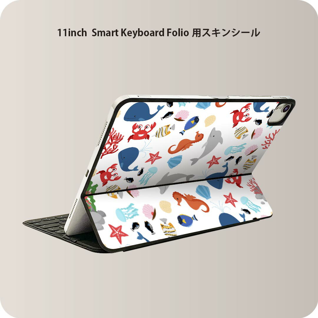 商品特徴・貼るだけでおしゃれに簡単着せ替え、iPad 11inch用 Smart Keyboard Folio 全面デザインスキンシール！・高精細プリントで写真と遜色がない仕上がり！・ちょっとしたすり傷から端末を保護！・「裸で持つ派」の人にはもちろん、お手持ちのクリアケース付けてもOK！・エアフリー素材で気泡の心配も軽減！・貼り直しOK！位置調整も安心！注意事項画像はサンプルです。ご覧の環境によっては多少色味に違いを感じる場合がございます。 イメージと違った、モニターと色味が異なるという理由での交換や返金はご対応出来かねます。端末本体やクリアケースは付属しません。貼付時のずれやカメラ周りの凹凸を考慮してカメラ穴等は少し大きめにカットしています。貼付の際はカメラ穴を基準に位置を合わせてください。カメラ付近の何もないように見える場所に穴が開いていますが、こちらは近接・明るさ感知センサー用の穴です。端末本体に直接貼ることを想定しています。保護フィルムなどの上から貼ると上手く貼れない可能性があります初回貼付時の位置調整や貼り直しは可能ですが、しっかり接着させた後の貼り直しは保証しておりません。こちらは無地のシートにプリントした商品で、デコなどの加工はございません。 凹凸や光沢があるように見えたり布地や金属を素材にしたように見える商品もありますが、図版によるものです。印刷カメラ穴の位置にわずかなズレが生じる場合がございます。ご注文後に1点1点制作する受注生産品のため、不良品以外のご返品や交換は固くお断り致します。 機種間違いも保証対象外となりますため、ご注文の際は必ず機種をご確認下さい。発送について完全受注生産のハンドメイド商品となりますので、既製品と比べて発送までお時間を頂いています。 基本的に決済確認後、2?3営業日、最大で10営業日での発送となります。繁忙期や休業日明けの場合はさらに時間がかかる場合があります。 その際には別途メールにてご連絡致します。メール便の場合、発送日から到着までに2?4日ほどかかる場合が多く、紛失などの保障もご対応できかねます。あらかじめご了承下さい。