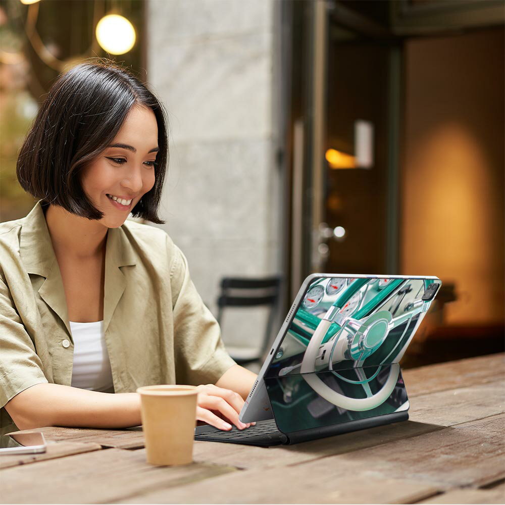 Magic Keyboard 12.9インチ iPad Pro（第4世代、第5世代、第6世代）対応 apple アップル アイパッド 全面スキンシール フル 前面 背面 保護シール 人気 車　ハンドル 023938