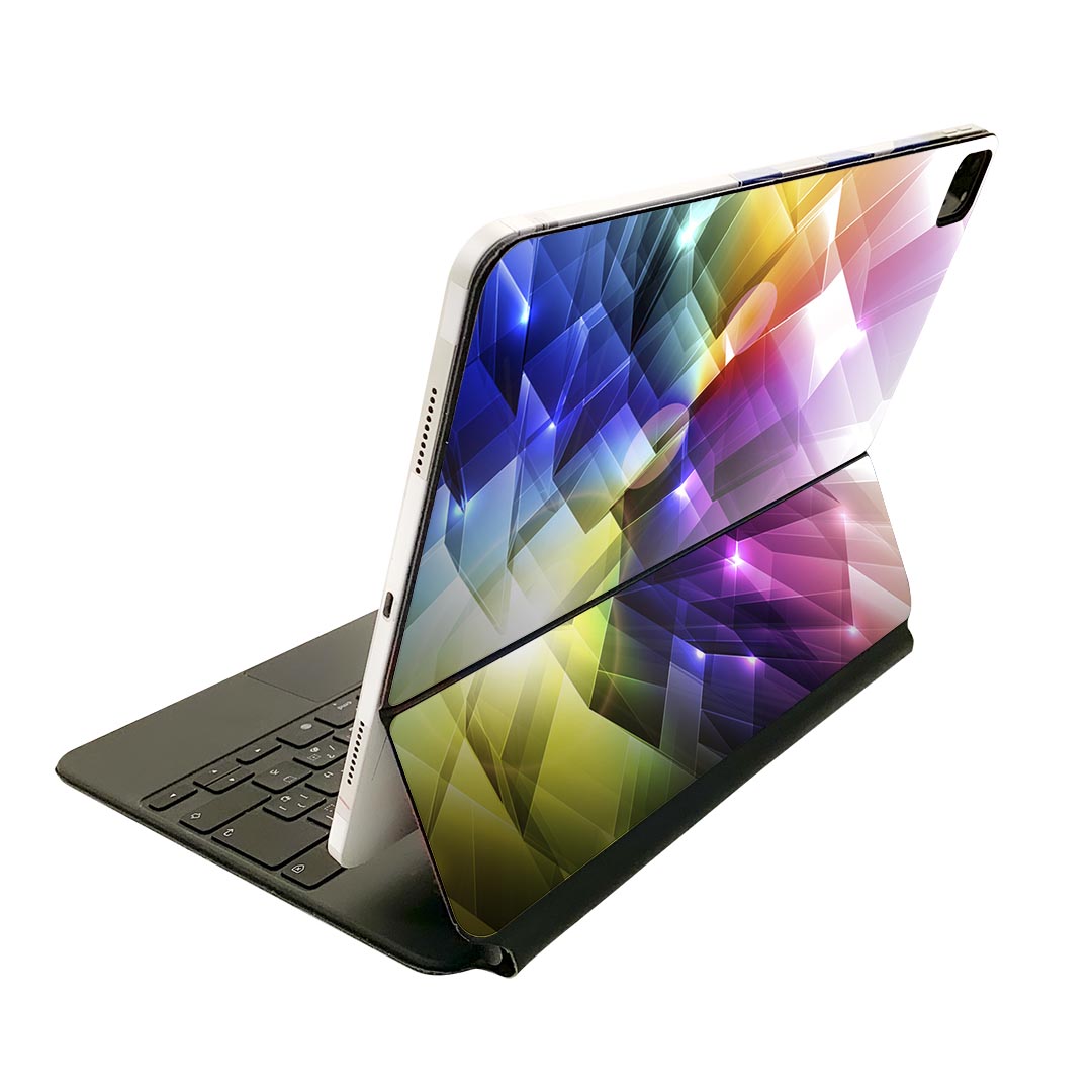 商品特徴・貼るだけでおしゃれに簡単着せ替え、Magic Keyboard 全面デザインスキンシール！・高精細プリントで写真と遜色がない仕上がり！・ちょっとしたすり傷から端末を保護！・「裸で持つ派」の人にはもちろん、お手持ちのクリアケース付けてもOK！・エアフリー素材で気泡の心配も軽減！・貼り直しOK！位置調整も安心！注意事項画像はサンプルです。ご覧の環境によっては多少色味に違いを感じる場合がございます。 イメージと違った、モニターと色味が異なるという理由での交換や返金はご対応出来かねます。端末本体やクリアケースは付属しません。貼付時のずれやカメラ周りの凹凸を考慮してカメラ穴等は少し大きめにカットしています。貼付の際はカメラ穴を基準に位置を合わせてください。カメラ付近の何もないように見える場所に穴が開いていますが、こちらは近接・明るさ感知センサー用の穴です。端末本体に直接貼ることを想定しています。保護フィルムなどの上から貼ると上手く貼れない可能性があります初回貼付時の位置調整や貼り直しは可能ですが、しっかり接着させた後の貼り直しは保証しておりません。こちらは無地のシートにプリントした商品で、デコなどの加工はございません。 凹凸や光沢があるように見えたり布地や金属を素材にしたように見える商品もありますが、図版によるものです。印刷カメラ穴の位置にわずかなズレが生じる場合がございます。ご注文後に1点1点制作する受注生産品のため、不良品以外のご返品や交換は固くお断り致します。 機種間違いも保証対象外となりますため、ご注文の際は必ず機種をご確認下さい。発送について完全受注生産のハンドメイド商品となりますので、既製品と比べて発送までお時間を頂いています。 基本的に決済確認後、2?3営業日、最大で10営業日での発送となります。繁忙期や休業日明けの場合はさらに時間がかかる場合があります。 その際には別途メールにてご連絡致します。メール便の場合、発送日から到着までに2?4日ほどかかる場合が多く、紛失などの保障もご対応できかねます。あらかじめご了承下さい。