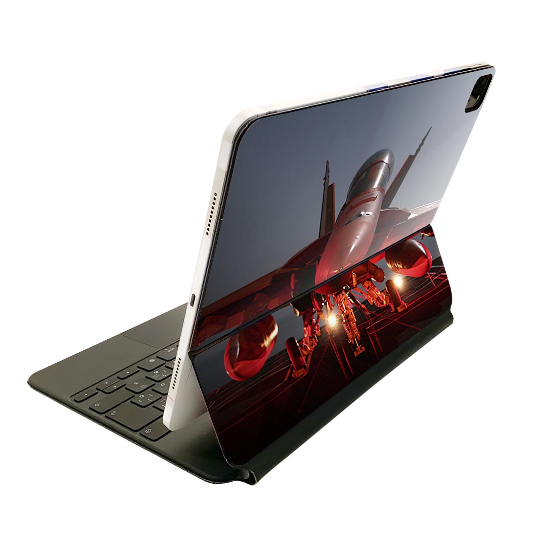 商品特徴・貼るだけでおしゃれに簡単着せ替え、Magic Keyboard 全面デザインスキンシール！・高精細プリントで写真と遜色がない仕上がり！・ちょっとしたすり傷から端末を保護！・「裸で持つ派」の人にはもちろん、お手持ちのクリアケース付けてもOK！・エアフリー素材で気泡の心配も軽減！・貼り直しOK！位置調整も安心！注意事項画像はサンプルです。ご覧の環境によっては多少色味に違いを感じる場合がございます。 イメージと違った、モニターと色味が異なるという理由での交換や返金はご対応出来かねます。端末本体やクリアケースは付属しません。貼付時のずれやカメラ周りの凹凸を考慮してカメラ穴等は少し大きめにカットしています。貼付の際はカメラ穴を基準に位置を合わせてください。カメラ付近の何もないように見える場所に穴が開いていますが、こちらは近接・明るさ感知センサー用の穴です。端末本体に直接貼ることを想定しています。保護フィルムなどの上から貼ると上手く貼れない可能性があります初回貼付時の位置調整や貼り直しは可能ですが、しっかり接着させた後の貼り直しは保証しておりません。こちらは無地のシートにプリントした商品で、デコなどの加工はございません。 凹凸や光沢があるように見えたり布地や金属を素材にしたように見える商品もありますが、図版によるものです。印刷カメラ穴の位置にわずかなズレが生じる場合がございます。ご注文後に1点1点制作する受注生産品のため、不良品以外のご返品や交換は固くお断り致します。 機種間違いも保証対象外となりますため、ご注文の際は必ず機種をご確認下さい。発送について完全受注生産のハンドメイド商品となりますので、既製品と比べて発送までお時間を頂いています。 基本的に決済確認後、2?3営業日、最大で10営業日での発送となります。繁忙期や休業日明けの場合はさらに時間がかかる場合があります。 その際には別途メールにてご連絡致します。メール便の場合、発送日から到着までに2?4日ほどかかる場合が多く、紛失などの保障もご対応できかねます。あらかじめご了承下さい。