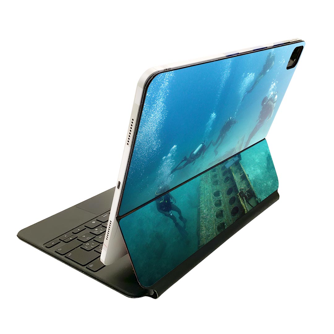 Magic Keyboard 12.9インチ iPad Pro(第4世代、第5世代、第6世代)対応 apple アップル アイパッド 全面スキンシール フル 前面 背面 保護シール 人気 ダイビング 海 水中 ダイバー 025745