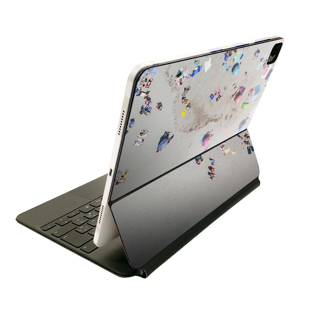 Magic Keyboard 用 スキンシール 11インチ iPad Pro用 第1-4世代 iPad Air 第4-5世代 対応 全面スキンシール フル 前面 背面 保護シール 人気 026084 ビーチ 砂浜 人 夏 パラソル