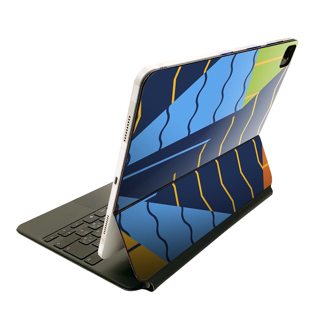 商品特徴・貼るだけでおしゃれに簡単着せ替え、Magic Keyboard 全面デザインスキンシール！・高精細プリントで写真と遜色がない仕上がり！・ちょっとしたすり傷から端末を保護！・「裸で持つ派」の人にはもちろん、お手持ちのクリアケース付けてもOK！・エアフリー素材で気泡の心配も軽減！・貼り直しOK！位置調整も安心！注意事項画像はサンプルです。ご覧の環境によっては多少色味に違いを感じる場合がございます。 イメージと違った、モニターと色味が異なるという理由での交換や返金はご対応出来かねます。端末本体やクリアケースは付属しません。貼付時のずれやカメラ周りの凹凸を考慮してカメラ穴等は少し大きめにカットしています。貼付の際はカメラ穴を基準に位置を合わせてください。カメラ付近の何もないように見える場所に穴が開いていますが、こちらは近接・明るさ感知センサー用の穴です。端末本体に直接貼ることを想定しています。保護フィルムなどの上から貼ると上手く貼れない可能性があります初回貼付時の位置調整や貼り直しは可能ですが、しっかり接着させた後の貼り直しは保証しておりません。こちらは無地のシートにプリントした商品で、デコなどの加工はございません。 凹凸や光沢があるように見えたり布地や金属を素材にしたように見える商品もありますが、図版によるものです。印刷カメラ穴の位置にわずかなズレが生じる場合がございます。ご注文後に1点1点制作する受注生産品のため、不良品以外のご返品や交換は固くお断り致します。 機種間違いも保証対象外となりますため、ご注文の際は必ず機種をご確認下さい。発送について完全受注生産のハンドメイド商品となりますので、既製品と比べて発送までお時間を頂いています。 基本的に決済確認後、2?3営業日、最大で10営業日での発送となります。繁忙期や休業日明けの場合はさらに時間がかかる場合があります。 その際には別途メールにてご連絡致します。メール便の場合、発送日から到着までに2?4日ほどかかる場合が多く、紛失などの保障もご対応できかねます。あらかじめご了承下さい。