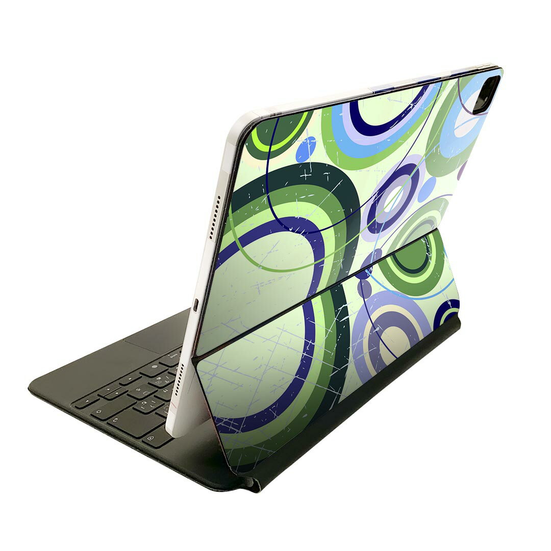 商品特徴・貼るだけでおしゃれに簡単着せ替え、Magic Keyboard 全面デザインスキンシール！・高精細プリントで写真と遜色がない仕上がり！・ちょっとしたすり傷から端末を保護！・「裸で持つ派」の人にはもちろん、お手持ちのクリアケース付けてもOK！・エアフリー素材で気泡の心配も軽減！・貼り直しOK！位置調整も安心！注意事項画像はサンプルです。ご覧の環境によっては多少色味に違いを感じる場合がございます。 イメージと違った、モニターと色味が異なるという理由での交換や返金はご対応出来かねます。端末本体やクリアケースは付属しません。貼付時のずれやカメラ周りの凹凸を考慮してカメラ穴等は少し大きめにカットしています。貼付の際はカメラ穴を基準に位置を合わせてください。カメラ付近の何もないように見える場所に穴が開いていますが、こちらは近接・明るさ感知センサー用の穴です。端末本体に直接貼ることを想定しています。保護フィルムなどの上から貼ると上手く貼れない可能性があります初回貼付時の位置調整や貼り直しは可能ですが、しっかり接着させた後の貼り直しは保証しておりません。こちらは無地のシートにプリントした商品で、デコなどの加工はございません。 凹凸や光沢があるように見えたり布地や金属を素材にしたように見える商品もありますが、図版によるものです。印刷カメラ穴の位置にわずかなズレが生じる場合がございます。ご注文後に1点1点制作する受注生産品のため、不良品以外のご返品や交換は固くお断り致します。 機種間違いも保証対象外となりますため、ご注文の際は必ず機種をご確認下さい。発送について完全受注生産のハンドメイド商品となりますので、既製品と比べて発送までお時間を頂いています。 基本的に決済確認後、2?3営業日、最大で10営業日での発送となります。繁忙期や休業日明けの場合はさらに時間がかかる場合があります。 その際には別途メールにてご連絡致します。メール便の場合、発送日から到着までに2?4日ほどかかる場合が多く、紛失などの保障もご対応できかねます。あらかじめご了承下さい。