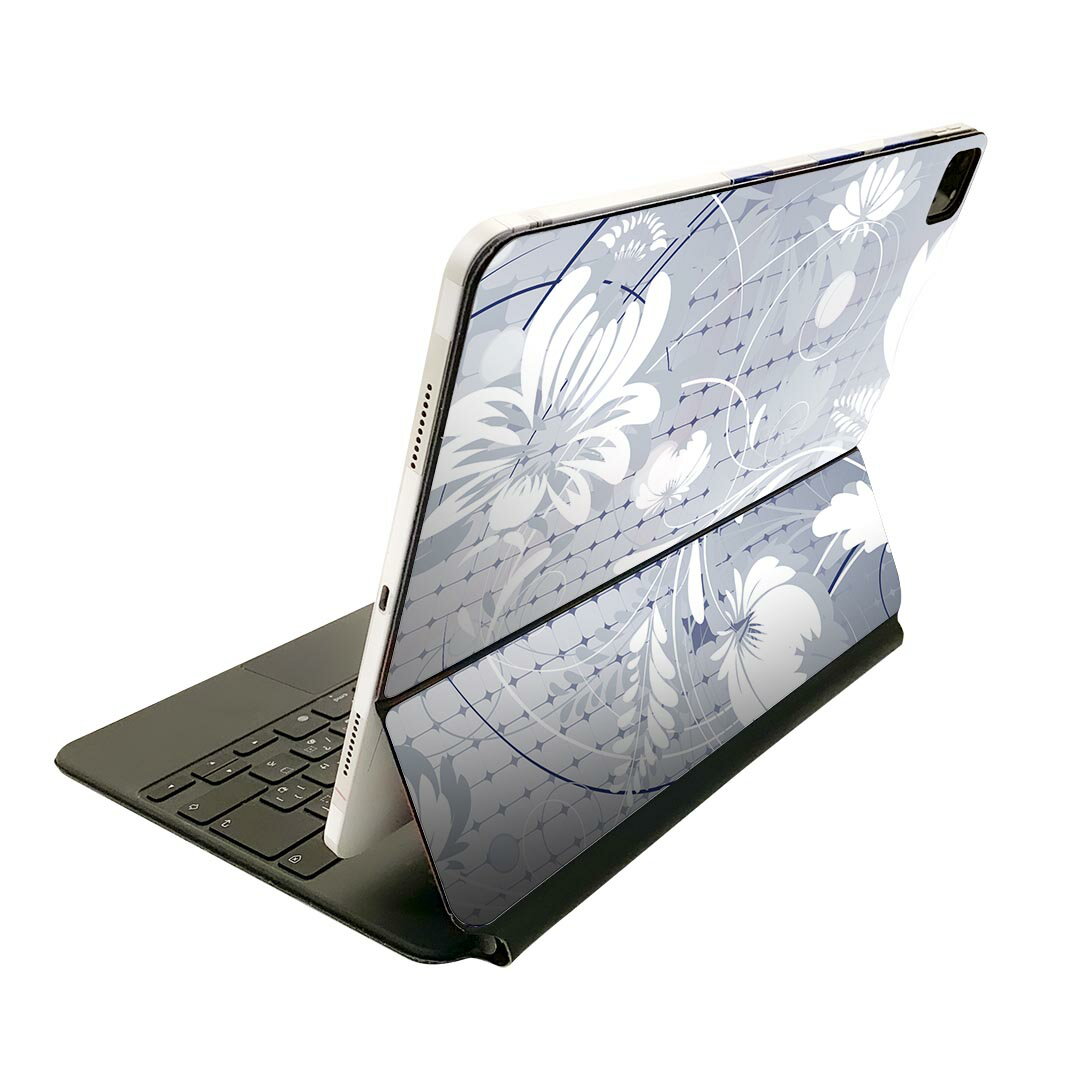 商品特徴・貼るだけでおしゃれに簡単着せ替え、Magic Keyboard 全面デザインスキンシール！・高精細プリントで写真と遜色がない仕上がり！・ちょっとしたすり傷から端末を保護！・「裸で持つ派」の人にはもちろん、お手持ちのクリアケース付けてもOK！・エアフリー素材で気泡の心配も軽減！・貼り直しOK！位置調整も安心！注意事項画像はサンプルです。ご覧の環境によっては多少色味に違いを感じる場合がございます。 イメージと違った、モニターと色味が異なるという理由での交換や返金はご対応出来かねます。端末本体やクリアケースは付属しません。貼付時のずれやカメラ周りの凹凸を考慮してカメラ穴等は少し大きめにカットしています。貼付の際はカメラ穴を基準に位置を合わせてください。カメラ付近の何もないように見える場所に穴が開いていますが、こちらは近接・明るさ感知センサー用の穴です。端末本体に直接貼ることを想定しています。保護フィルムなどの上から貼ると上手く貼れない可能性があります初回貼付時の位置調整や貼り直しは可能ですが、しっかり接着させた後の貼り直しは保証しておりません。こちらは無地のシートにプリントした商品で、デコなどの加工はございません。 凹凸や光沢があるように見えたり布地や金属を素材にしたように見える商品もありますが、図版によるものです。印刷カメラ穴の位置にわずかなズレが生じる場合がございます。ご注文後に1点1点制作する受注生産品のため、不良品以外のご返品や交換は固くお断り致します。 機種間違いも保証対象外となりますため、ご注文の際は必ず機種をご確認下さい。発送について完全受注生産のハンドメイド商品となりますので、既製品と比べて発送までお時間を頂いています。 基本的に決済確認後、2?3営業日、最大で10営業日での発送となります。繁忙期や休業日明けの場合はさらに時間がかかる場合があります。 その際には別途メールにてご連絡致します。メール便の場合、発送日から到着までに2?4日ほどかかる場合が多く、紛失などの保障もご対応できかねます。あらかじめご了承下さい。