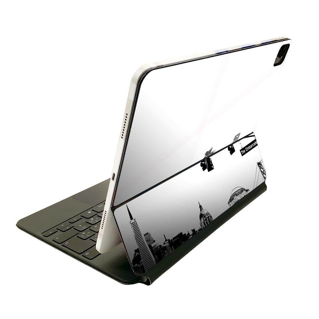 商品特徴・貼るだけでおしゃれに簡単着せ替え、Magic Keyboard 全面デザインスキンシール！・高精細プリントで写真と遜色がない仕上がり！・ちょっとしたすり傷から端末を保護！・「裸で持つ派」の人にはもちろん、お手持ちのクリアケース付けてもOK！・エアフリー素材で気泡の心配も軽減！・貼り直しOK！位置調整も安心！注意事項画像はサンプルです。ご覧の環境によっては多少色味に違いを感じる場合がございます。 イメージと違った、モニターと色味が異なるという理由での交換や返金はご対応出来かねます。端末本体やクリアケースは付属しません。貼付時のずれやカメラ周りの凹凸を考慮してカメラ穴等は少し大きめにカットしています。貼付の際はカメラ穴を基準に位置を合わせてください。カメラ付近の何もないように見える場所に穴が開いていますが、こちらは近接・明るさ感知センサー用の穴です。端末本体に直接貼ることを想定しています。保護フィルムなどの上から貼ると上手く貼れない可能性があります初回貼付時の位置調整や貼り直しは可能ですが、しっかり接着させた後の貼り直しは保証しておりません。こちらは無地のシートにプリントした商品で、デコなどの加工はございません。 凹凸や光沢があるように見えたり布地や金属を素材にしたように見える商品もありますが、図版によるものです。印刷カメラ穴の位置にわずかなズレが生じる場合がございます。ご注文後に1点1点制作する受注生産品のため、不良品以外のご返品や交換は固くお断り致します。 機種間違いも保証対象外となりますため、ご注文の際は必ず機種をご確認下さい。発送について完全受注生産のハンドメイド商品となりますので、既製品と比べて発送までお時間を頂いています。 基本的に決済確認後、2?3営業日、最大で10営業日での発送となります。繁忙期や休業日明けの場合はさらに時間がかかる場合があります。 その際には別途メールにてご連絡致します。メール便の場合、発送日から到着までに2?4日ほどかかる場合が多く、紛失などの保障もご対応できかねます。あらかじめご了承下さい。