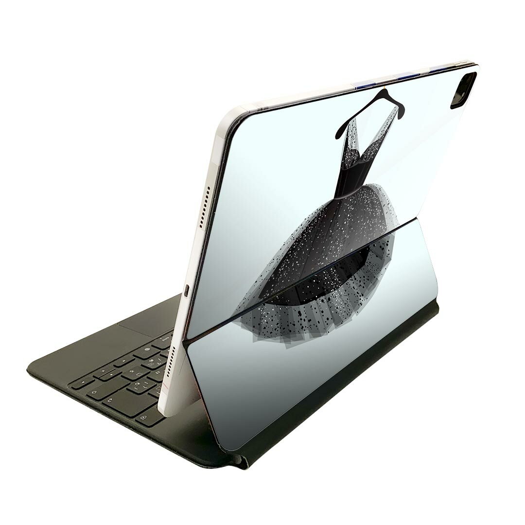 商品特徴・貼るだけでおしゃれに簡単着せ替え、Magic Keyboard 全面デザインスキンシール！・高精細プリントで写真と遜色がない仕上がり！・ちょっとしたすり傷から端末を保護！・「裸で持つ派」の人にはもちろん、お手持ちのクリアケース付けてもOK！・エアフリー素材で気泡の心配も軽減！・貼り直しOK！位置調整も安心！注意事項画像はサンプルです。ご覧の環境によっては多少色味に違いを感じる場合がございます。 イメージと違った、モニターと色味が異なるという理由での交換や返金はご対応出来かねます。端末本体やクリアケースは付属しません。貼付時のずれやカメラ周りの凹凸を考慮してカメラ穴等は少し大きめにカットしています。貼付の際はカメラ穴を基準に位置を合わせてください。カメラ付近の何もないように見える場所に穴が開いていますが、こちらは近接・明るさ感知センサー用の穴です。端末本体に直接貼ることを想定しています。保護フィルムなどの上から貼ると上手く貼れない可能性があります初回貼付時の位置調整や貼り直しは可能ですが、しっかり接着させた後の貼り直しは保証しておりません。こちらは無地のシートにプリントした商品で、デコなどの加工はございません。 凹凸や光沢があるように見えたり布地や金属を素材にしたように見える商品もありますが、図版によるものです。印刷カメラ穴の位置にわずかなズレが生じる場合がございます。ご注文後に1点1点制作する受注生産品のため、不良品以外のご返品や交換は固くお断り致します。 機種間違いも保証対象外となりますため、ご注文の際は必ず機種をご確認下さい。発送について完全受注生産のハンドメイド商品となりますので、既製品と比べて発送までお時間を頂いています。 基本的に決済確認後、2?3営業日、最大で10営業日での発送となります。繁忙期や休業日明けの場合はさらに時間がかかる場合があります。 その際には別途メールにてご連絡致します。メール便の場合、発送日から到着までに2?4日ほどかかる場合が多く、紛失などの保障もご対応できかねます。あらかじめご了承下さい。