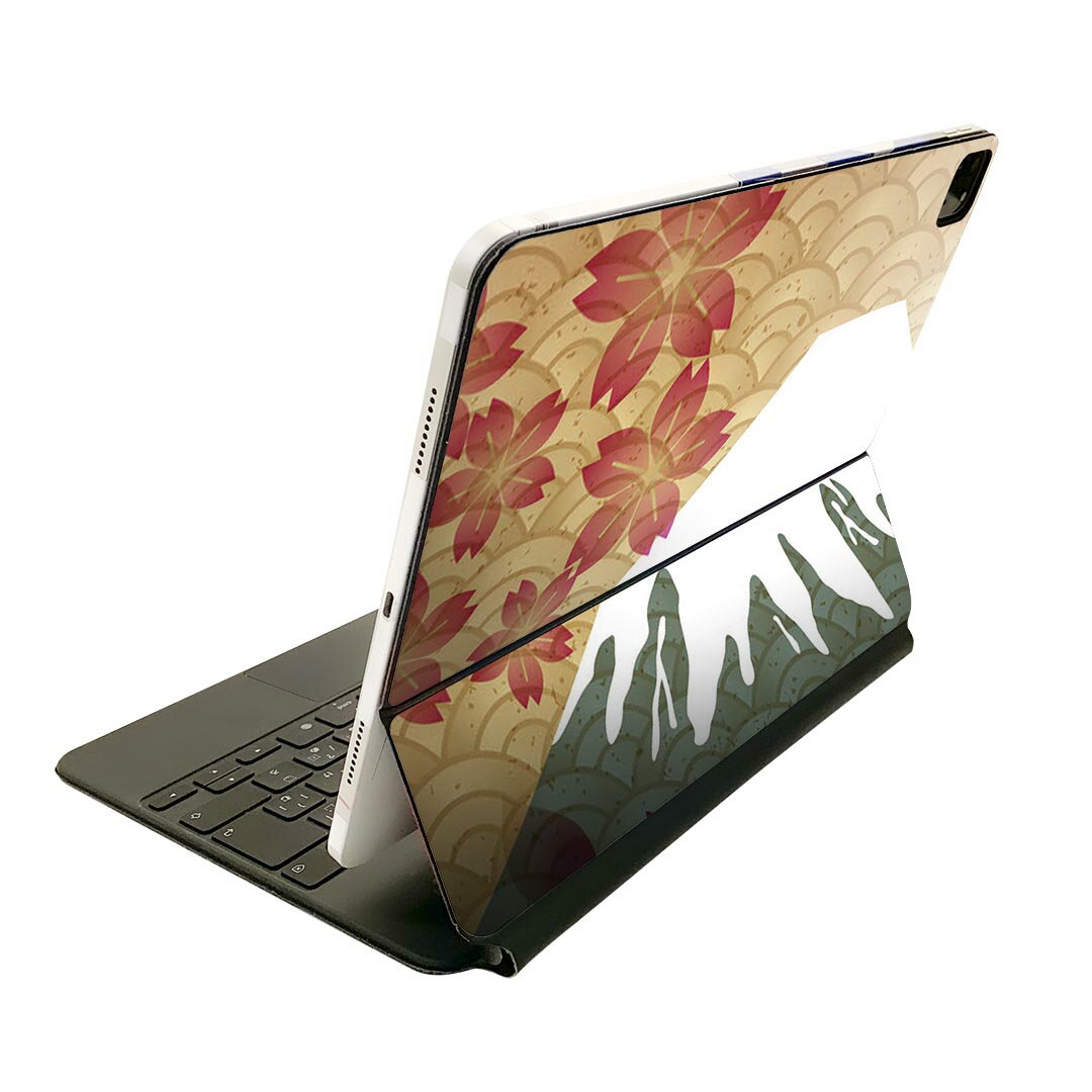 商品特徴・貼るだけでおしゃれに簡単着せ替え、Magic Keyboard 全面デザインスキンシール！・高精細プリントで写真と遜色がない仕上がり！・ちょっとしたすり傷から端末を保護！・「裸で持つ派」の人にはもちろん、お手持ちのクリアケース付けてもOK！・エアフリー素材で気泡の心配も軽減！・貼り直しOK！位置調整も安心！注意事項画像はサンプルです。ご覧の環境によっては多少色味に違いを感じる場合がございます。 イメージと違った、モニターと色味が異なるという理由での交換や返金はご対応出来かねます。端末本体やクリアケースは付属しません。貼付時のずれやカメラ周りの凹凸を考慮してカメラ穴等は少し大きめにカットしています。貼付の際はカメラ穴を基準に位置を合わせてください。カメラ付近の何もないように見える場所に穴が開いていますが、こちらは近接・明るさ感知センサー用の穴です。端末本体に直接貼ることを想定しています。保護フィルムなどの上から貼ると上手く貼れない可能性があります初回貼付時の位置調整や貼り直しは可能ですが、しっかり接着させた後の貼り直しは保証しておりません。こちらは無地のシートにプリントした商品で、デコなどの加工はございません。 凹凸や光沢があるように見えたり布地や金属を素材にしたように見える商品もありますが、図版によるものです。印刷カメラ穴の位置にわずかなズレが生じる場合がございます。ご注文後に1点1点制作する受注生産品のため、不良品以外のご返品や交換は固くお断り致します。 機種間違いも保証対象外となりますため、ご注文の際は必ず機種をご確認下さい。発送について完全受注生産のハンドメイド商品となりますので、既製品と比べて発送までお時間を頂いています。 基本的に決済確認後、2?3営業日、最大で10営業日での発送となります。繁忙期や休業日明けの場合はさらに時間がかかる場合があります。 その際には別途メールにてご連絡致します。メール便の場合、発送日から到着までに2?4日ほどかかる場合が多く、紛失などの保障もご対応できかねます。あらかじめご了承下さい。