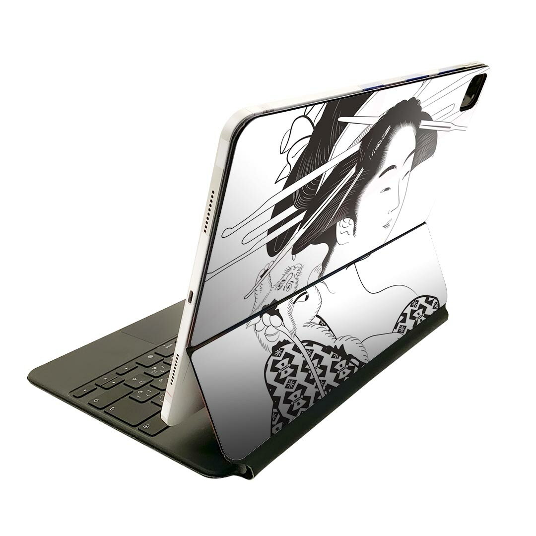 商品特徴・貼るだけでおしゃれに簡単着せ替え、Magic Keyboard 全面デザインスキンシール！・高精細プリントで写真と遜色がない仕上がり！・ちょっとしたすり傷から端末を保護！・「裸で持つ派」の人にはもちろん、お手持ちのクリアケース付けてもOK！・エアフリー素材で気泡の心配も軽減！・貼り直しOK！位置調整も安心！注意事項画像はサンプルです。ご覧の環境によっては多少色味に違いを感じる場合がございます。 イメージと違った、モニターと色味が異なるという理由での交換や返金はご対応出来かねます。端末本体やクリアケースは付属しません。貼付時のずれやカメラ周りの凹凸を考慮してカメラ穴等は少し大きめにカットしています。貼付の際はカメラ穴を基準に位置を合わせてください。カメラ付近の何もないように見える場所に穴が開いていますが、こちらは近接・明るさ感知センサー用の穴です。端末本体に直接貼ることを想定しています。保護フィルムなどの上から貼ると上手く貼れない可能性があります初回貼付時の位置調整や貼り直しは可能ですが、しっかり接着させた後の貼り直しは保証しておりません。こちらは無地のシートにプリントした商品で、デコなどの加工はございません。 凹凸や光沢があるように見えたり布地や金属を素材にしたように見える商品もありますが、図版によるものです。印刷カメラ穴の位置にわずかなズレが生じる場合がございます。ご注文後に1点1点制作する受注生産品のため、不良品以外のご返品や交換は固くお断り致します。 機種間違いも保証対象外となりますため、ご注文の際は必ず機種をご確認下さい。発送について完全受注生産のハンドメイド商品となりますので、既製品と比べて発送までお時間を頂いています。 基本的に決済確認後、2?3営業日、最大で10営業日での発送となります。繁忙期や休業日明けの場合はさらに時間がかかる場合があります。 その際には別途メールにてご連絡致します。メール便の場合、発送日から到着までに2?4日ほどかかる場合が多く、紛失などの保障もご対応できかねます。あらかじめご了承下さい。