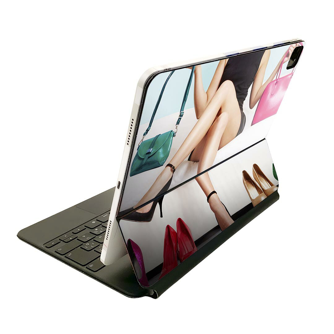 商品特徴・貼るだけでおしゃれに簡単着せ替え、Magic Keyboard 全面デザインスキンシール！・高精細プリントで写真と遜色がない仕上がり！・ちょっとしたすり傷から端末を保護！・「裸で持つ派」の人にはもちろん、お手持ちのクリアケース付けてもOK！・エアフリー素材で気泡の心配も軽減！・貼り直しOK！位置調整も安心！注意事項画像はサンプルです。ご覧の環境によっては多少色味に違いを感じる場合がございます。 イメージと違った、モニターと色味が異なるという理由での交換や返金はご対応出来かねます。端末本体やクリアケースは付属しません。貼付時のずれやカメラ周りの凹凸を考慮してカメラ穴等は少し大きめにカットしています。貼付の際はカメラ穴を基準に位置を合わせてください。カメラ付近の何もないように見える場所に穴が開いていますが、こちらは近接・明るさ感知センサー用の穴です。端末本体に直接貼ることを想定しています。保護フィルムなどの上から貼ると上手く貼れない可能性があります初回貼付時の位置調整や貼り直しは可能ですが、しっかり接着させた後の貼り直しは保証しておりません。こちらは無地のシートにプリントした商品で、デコなどの加工はございません。 凹凸や光沢があるように見えたり布地や金属を素材にしたように見える商品もありますが、図版によるものです。印刷カメラ穴の位置にわずかなズレが生じる場合がございます。ご注文後に1点1点制作する受注生産品のため、不良品以外のご返品や交換は固くお断り致します。 機種間違いも保証対象外となりますため、ご注文の際は必ず機種をご確認下さい。発送について完全受注生産のハンドメイド商品となりますので、既製品と比べて発送までお時間を頂いています。 基本的に決済確認後、2?3営業日、最大で10営業日での発送となります。繁忙期や休業日明けの場合はさらに時間がかかる場合があります。 その際には別途メールにてご連絡致します。メール便の場合、発送日から到着までに2?4日ほどかかる場合が多く、紛失などの保障もご対応できかねます。あらかじめご了承下さい。