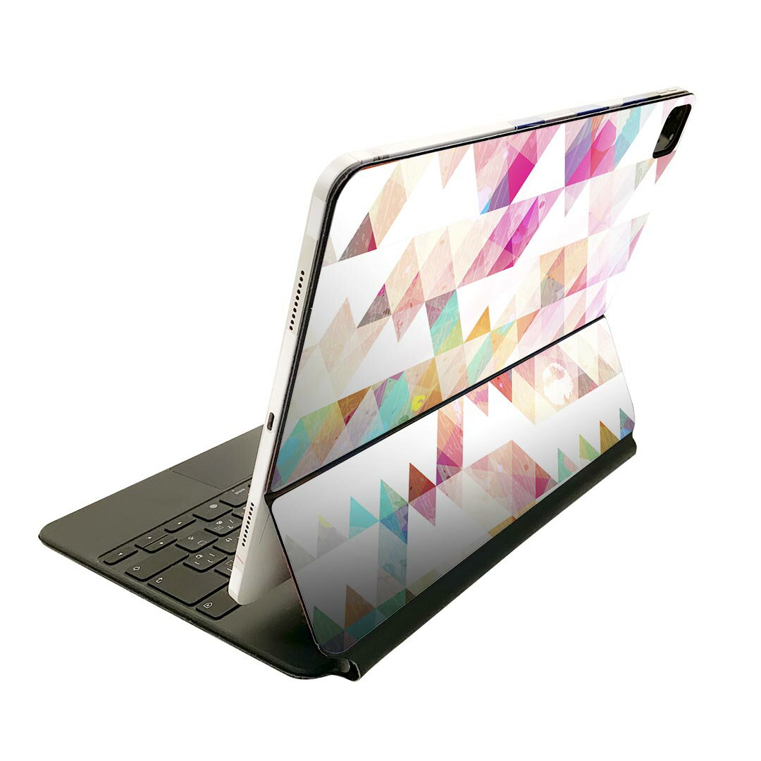 商品特徴・貼るだけでおしゃれに簡単着せ替え、Magic Keyboard 全面デザインスキンシール！・高精細プリントで写真と遜色がない仕上がり！・ちょっとしたすり傷から端末を保護！・「裸で持つ派」の人にはもちろん、お手持ちのクリアケース付けてもOK！・エアフリー素材で気泡の心配も軽減！・貼り直しOK！位置調整も安心！注意事項画像はサンプルです。ご覧の環境によっては多少色味に違いを感じる場合がございます。 イメージと違った、モニターと色味が異なるという理由での交換や返金はご対応出来かねます。端末本体やクリアケースは付属しません。貼付時のずれやカメラ周りの凹凸を考慮してカメラ穴等は少し大きめにカットしています。貼付の際はカメラ穴を基準に位置を合わせてください。カメラ付近の何もないように見える場所に穴が開いていますが、こちらは近接・明るさ感知センサー用の穴です。端末本体に直接貼ることを想定しています。保護フィルムなどの上から貼ると上手く貼れない可能性があります初回貼付時の位置調整や貼り直しは可能ですが、しっかり接着させた後の貼り直しは保証しておりません。こちらは無地のシートにプリントした商品で、デコなどの加工はございません。 凹凸や光沢があるように見えたり布地や金属を素材にしたように見える商品もありますが、図版によるものです。印刷カメラ穴の位置にわずかなズレが生じる場合がございます。ご注文後に1点1点制作する受注生産品のため、不良品以外のご返品や交換は固くお断り致します。 機種間違いも保証対象外となりますため、ご注文の際は必ず機種をご確認下さい。発送について完全受注生産のハンドメイド商品となりますので、既製品と比べて発送までお時間を頂いています。 基本的に決済確認後、2?3営業日、最大で10営業日での発送となります。繁忙期や休業日明けの場合はさらに時間がかかる場合があります。 その際には別途メールにてご連絡致します。メール便の場合、発送日から到着までに2?4日ほどかかる場合が多く、紛失などの保障もご対応できかねます。あらかじめご了承下さい。