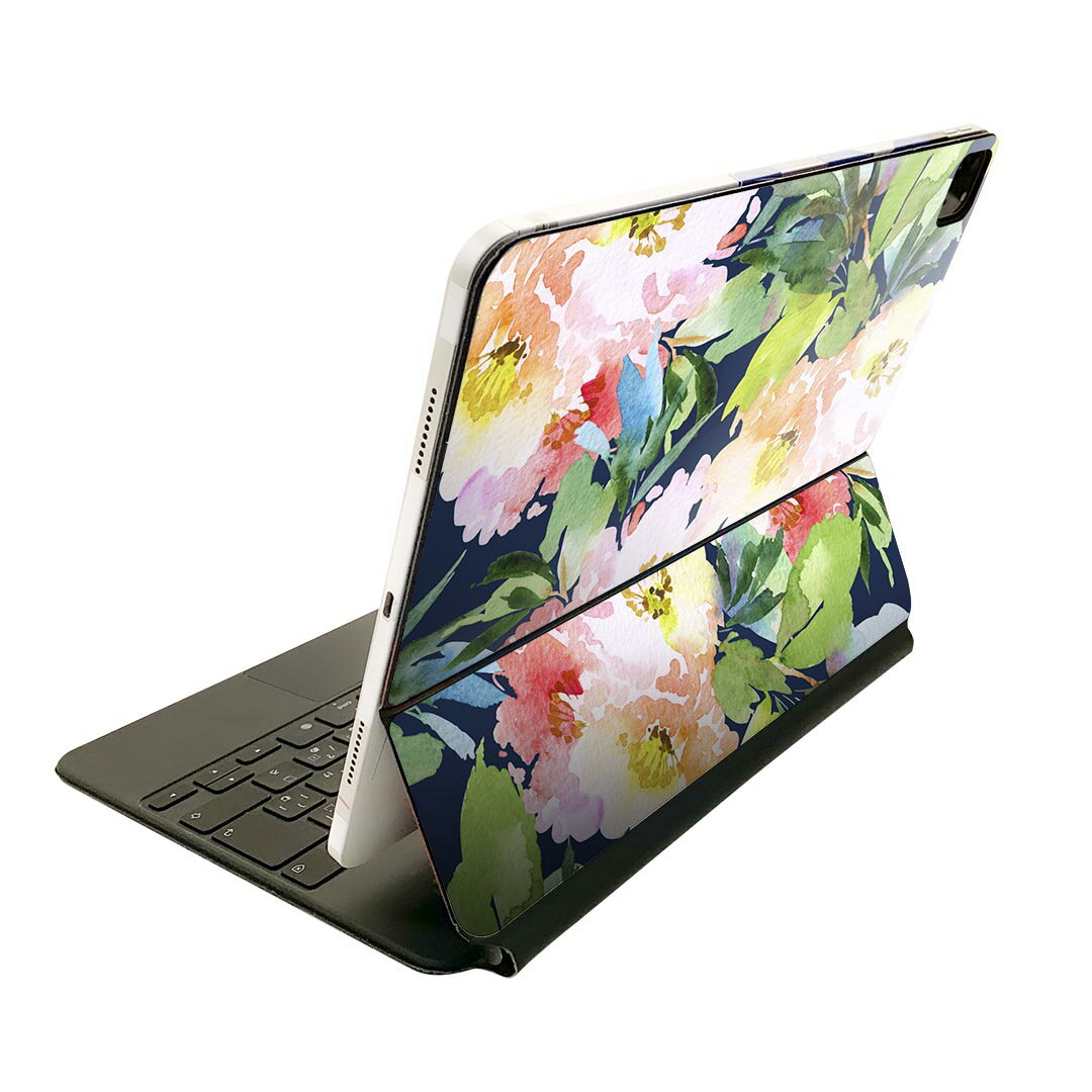 商品特徴・貼るだけでおしゃれに簡単着せ替え、Magic Keyboard 全面デザインスキンシール！・高精細プリントで写真と遜色がない仕上がり！・ちょっとしたすり傷から端末を保護！・「裸で持つ派」の人にはもちろん、お手持ちのクリアケース付けてもOK！・エアフリー素材で気泡の心配も軽減！・貼り直しOK！位置調整も安心！注意事項画像はサンプルです。ご覧の環境によっては多少色味に違いを感じる場合がございます。 イメージと違った、モニターと色味が異なるという理由での交換や返金はご対応出来かねます。端末本体やクリアケースは付属しません。貼付時のずれやカメラ周りの凹凸を考慮してカメラ穴等は少し大きめにカットしています。貼付の際はカメラ穴を基準に位置を合わせてください。カメラ付近の何もないように見える場所に穴が開いていますが、こちらは近接・明るさ感知センサー用の穴です。端末本体に直接貼ることを想定しています。保護フィルムなどの上から貼ると上手く貼れない可能性があります初回貼付時の位置調整や貼り直しは可能ですが、しっかり接着させた後の貼り直しは保証しておりません。こちらは無地のシートにプリントした商品で、デコなどの加工はございません。 凹凸や光沢があるように見えたり布地や金属を素材にしたように見える商品もありますが、図版によるものです。印刷カメラ穴の位置にわずかなズレが生じる場合がございます。ご注文後に1点1点制作する受注生産品のため、不良品以外のご返品や交換は固くお断り致します。 機種間違いも保証対象外となりますため、ご注文の際は必ず機種をご確認下さい。発送について完全受注生産のハンドメイド商品となりますので、既製品と比べて発送までお時間を頂いています。 基本的に決済確認後、2?3営業日、最大で10営業日での発送となります。繁忙期や休業日明けの場合はさらに時間がかかる場合があります。 その際には別途メールにてご連絡致します。メール便の場合、発送日から到着までに2?4日ほどかかる場合が多く、紛失などの保障もご対応できかねます。あらかじめご了承下さい。