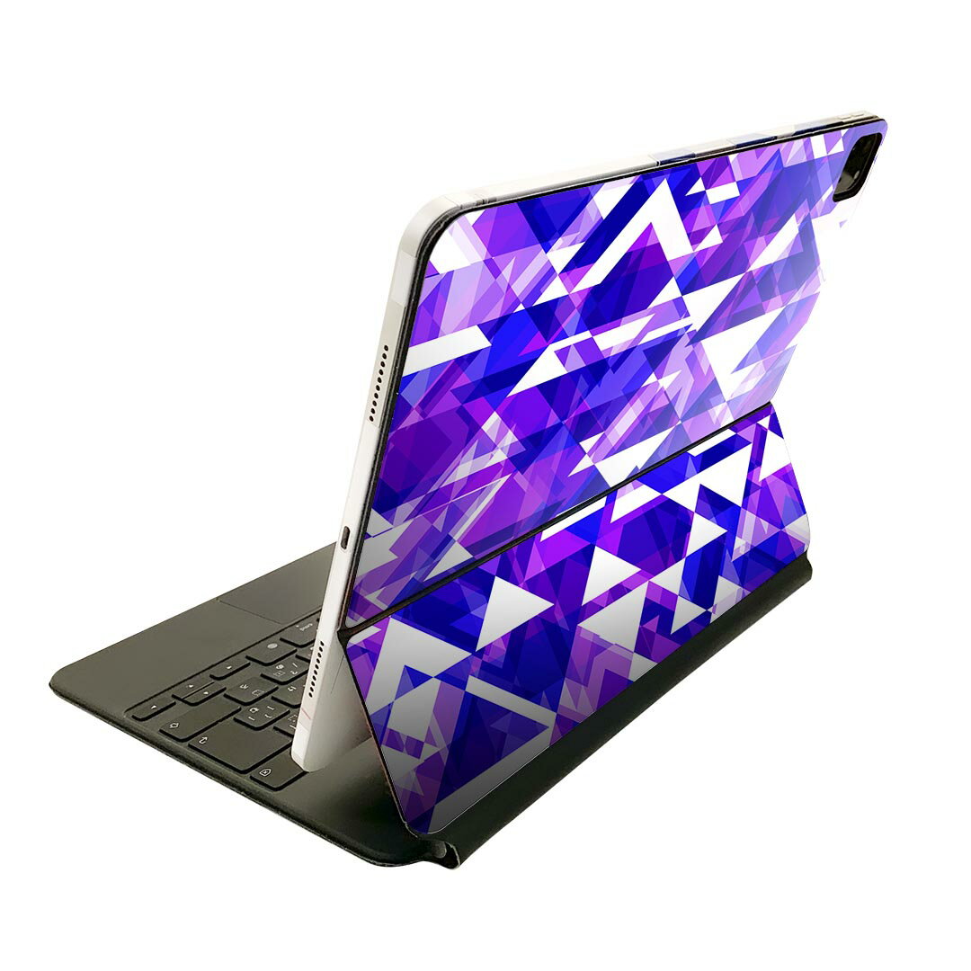 商品特徴・貼るだけでおしゃれに簡単着せ替え、Magic Keyboard 全面デザインスキンシール！・高精細プリントで写真と遜色がない仕上がり！・ちょっとしたすり傷から端末を保護！・「裸で持つ派」の人にはもちろん、お手持ちのクリアケース付けてもOK！・エアフリー素材で気泡の心配も軽減！・貼り直しOK！位置調整も安心！注意事項画像はサンプルです。ご覧の環境によっては多少色味に違いを感じる場合がございます。 イメージと違った、モニターと色味が異なるという理由での交換や返金はご対応出来かねます。端末本体やクリアケースは付属しません。貼付時のずれやカメラ周りの凹凸を考慮してカメラ穴等は少し大きめにカットしています。貼付の際はカメラ穴を基準に位置を合わせてください。カメラ付近の何もないように見える場所に穴が開いていますが、こちらは近接・明るさ感知センサー用の穴です。端末本体に直接貼ることを想定しています。保護フィルムなどの上から貼ると上手く貼れない可能性があります初回貼付時の位置調整や貼り直しは可能ですが、しっかり接着させた後の貼り直しは保証しておりません。こちらは無地のシートにプリントした商品で、デコなどの加工はございません。 凹凸や光沢があるように見えたり布地や金属を素材にしたように見える商品もありますが、図版によるものです。印刷カメラ穴の位置にわずかなズレが生じる場合がございます。ご注文後に1点1点制作する受注生産品のため、不良品以外のご返品や交換は固くお断り致します。 機種間違いも保証対象外となりますため、ご注文の際は必ず機種をご確認下さい。発送について完全受注生産のハンドメイド商品となりますので、既製品と比べて発送までお時間を頂いています。 基本的に決済確認後、2?3営業日、最大で10営業日での発送となります。繁忙期や休業日明けの場合はさらに時間がかかる場合があります。 その際には別途メールにてご連絡致します。メール便の場合、発送日から到着までに2?4日ほどかかる場合が多く、紛失などの保障もご対応できかねます。あらかじめご了承下さい。