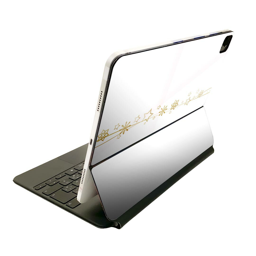 商品特徴・貼るだけでおしゃれに簡単着せ替え、Magic Keyboard 全面デザインスキンシール！・高精細プリントで写真と遜色がない仕上がり！・ちょっとしたすり傷から端末を保護！・「裸で持つ派」の人にはもちろん、お手持ちのクリアケース付けてもOK！・エアフリー素材で気泡の心配も軽減！・貼り直しOK！位置調整も安心！注意事項画像はサンプルです。ご覧の環境によっては多少色味に違いを感じる場合がございます。 イメージと違った、モニターと色味が異なるという理由での交換や返金はご対応出来かねます。端末本体やクリアケースは付属しません。貼付時のずれやカメラ周りの凹凸を考慮してカメラ穴等は少し大きめにカットしています。貼付の際はカメラ穴を基準に位置を合わせてください。カメラ付近の何もないように見える場所に穴が開いていますが、こちらは近接・明るさ感知センサー用の穴です。端末本体に直接貼ることを想定しています。保護フィルムなどの上から貼ると上手く貼れない可能性があります初回貼付時の位置調整や貼り直しは可能ですが、しっかり接着させた後の貼り直しは保証しておりません。こちらは無地のシートにプリントした商品で、デコなどの加工はございません。 凹凸や光沢があるように見えたり布地や金属を素材にしたように見える商品もありますが、図版によるものです。印刷カメラ穴の位置にわずかなズレが生じる場合がございます。ご注文後に1点1点制作する受注生産品のため、不良品以外のご返品や交換は固くお断り致します。 機種間違いも保証対象外となりますため、ご注文の際は必ず機種をご確認下さい。発送について完全受注生産のハンドメイド商品となりますので、既製品と比べて発送までお時間を頂いています。 基本的に決済確認後、2?3営業日、最大で10営業日での発送となります。繁忙期や休業日明けの場合はさらに時間がかかる場合があります。 その際には別途メールにてご連絡致します。メール便の場合、発送日から到着までに2?4日ほどかかる場合が多く、紛失などの保障もご対応できかねます。あらかじめご了承下さい。