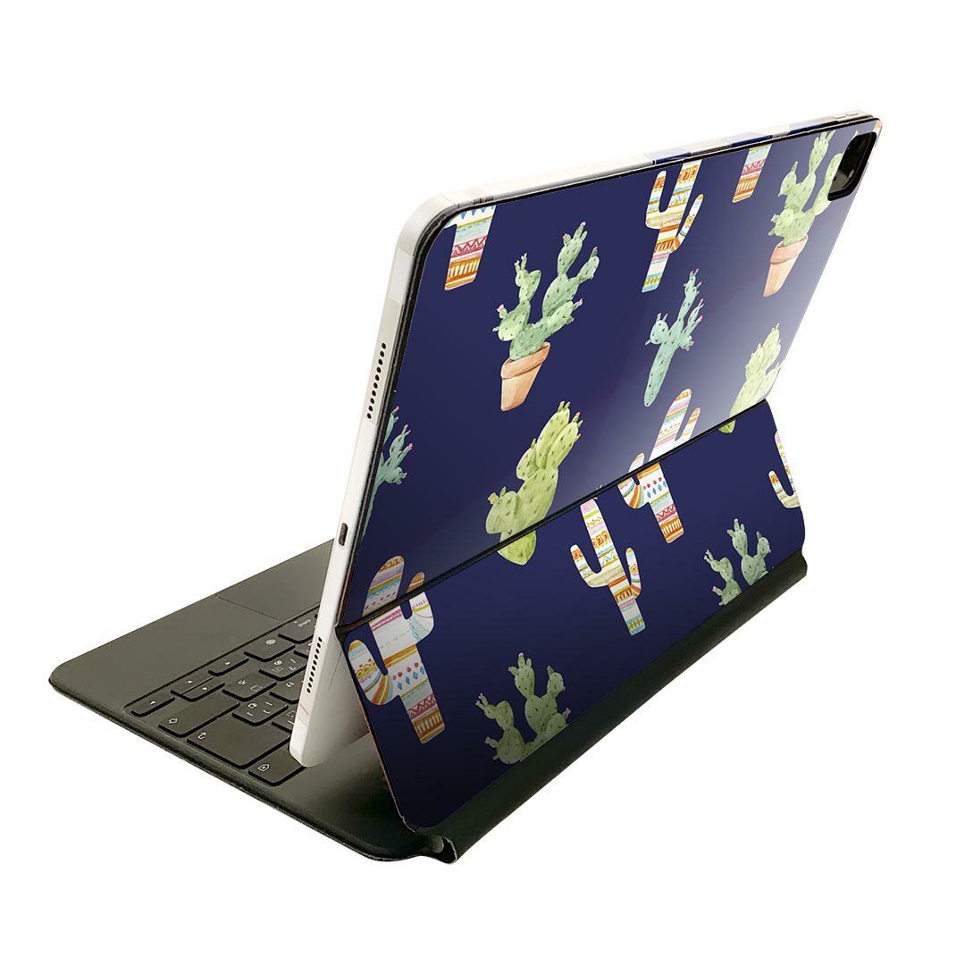 商品特徴・貼るだけでおしゃれに簡単着せ替え、Magic Keyboard 全面デザインスキンシール！・高精細プリントで写真と遜色がない仕上がり！・ちょっとしたすり傷から端末を保護！・「裸で持つ派」の人にはもちろん、お手持ちのクリアケース付けてもOK！・エアフリー素材で気泡の心配も軽減！・貼り直しOK！位置調整も安心！注意事項画像はサンプルです。ご覧の環境によっては多少色味に違いを感じる場合がございます。 イメージと違った、モニターと色味が異なるという理由での交換や返金はご対応出来かねます。端末本体やクリアケースは付属しません。貼付時のずれやカメラ周りの凹凸を考慮してカメラ穴等は少し大きめにカットしています。貼付の際はカメラ穴を基準に位置を合わせてください。カメラ付近の何もないように見える場所に穴が開いていますが、こちらは近接・明るさ感知センサー用の穴です。端末本体に直接貼ることを想定しています。保護フィルムなどの上から貼ると上手く貼れない可能性があります初回貼付時の位置調整や貼り直しは可能ですが、しっかり接着させた後の貼り直しは保証しておりません。こちらは無地のシートにプリントした商品で、デコなどの加工はございません。 凹凸や光沢があるように見えたり布地や金属を素材にしたように見える商品もありますが、図版によるものです。印刷カメラ穴の位置にわずかなズレが生じる場合がございます。ご注文後に1点1点制作する受注生産品のため、不良品以外のご返品や交換は固くお断り致します。 機種間違いも保証対象外となりますため、ご注文の際は必ず機種をご確認下さい。発送について完全受注生産のハンドメイド商品となりますので、既製品と比べて発送までお時間を頂いています。 基本的に決済確認後、2?3営業日、最大で10営業日での発送となります。繁忙期や休業日明けの場合はさらに時間がかかる場合があります。 その際には別途メールにてご連絡致します。メール便の場合、発送日から到着までに2?4日ほどかかる場合が多く、紛失などの保障もご対応できかねます。あらかじめご了承下さい。