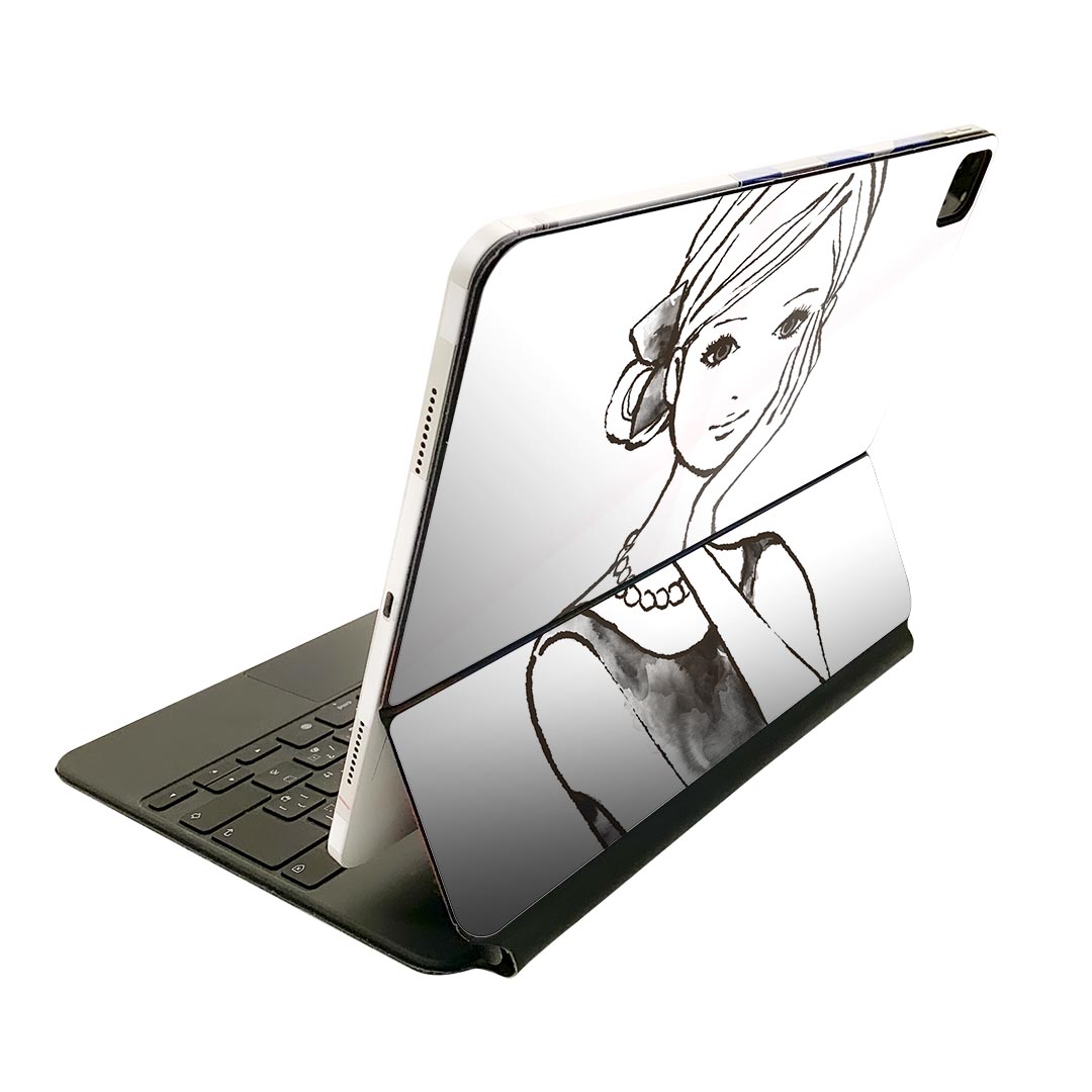 商品特徴・貼るだけでおしゃれに簡単着せ替え、Magic Keyboard 全面デザインスキンシール！・高精細プリントで写真と遜色がない仕上がり！・ちょっとしたすり傷から端末を保護！・「裸で持つ派」の人にはもちろん、お手持ちのクリアケース付けてもOK！・エアフリー素材で気泡の心配も軽減！・貼り直しOK！位置調整も安心！注意事項画像はサンプルです。ご覧の環境によっては多少色味に違いを感じる場合がございます。 イメージと違った、モニターと色味が異なるという理由での交換や返金はご対応出来かねます。端末本体やクリアケースは付属しません。貼付時のずれやカメラ周りの凹凸を考慮してカメラ穴等は少し大きめにカットしています。貼付の際はカメラ穴を基準に位置を合わせてください。カメラ付近の何もないように見える場所に穴が開いていますが、こちらは近接・明るさ感知センサー用の穴です。端末本体に直接貼ることを想定しています。保護フィルムなどの上から貼ると上手く貼れない可能性があります初回貼付時の位置調整や貼り直しは可能ですが、しっかり接着させた後の貼り直しは保証しておりません。こちらは無地のシートにプリントした商品で、デコなどの加工はございません。 凹凸や光沢があるように見えたり布地や金属を素材にしたように見える商品もありますが、図版によるものです。印刷カメラ穴の位置にわずかなズレが生じる場合がございます。ご注文後に1点1点制作する受注生産品のため、不良品以外のご返品や交換は固くお断り致します。 機種間違いも保証対象外となりますため、ご注文の際は必ず機種をご確認下さい。発送について完全受注生産のハンドメイド商品となりますので、既製品と比べて発送までお時間を頂いています。 基本的に決済確認後、2?3営業日、最大で10営業日での発送となります。繁忙期や休業日明けの場合はさらに時間がかかる場合があります。 その際には別途メールにてご連絡致します。メール便の場合、発送日から到着までに2?4日ほどかかる場合が多く、紛失などの保障もご対応できかねます。あらかじめご了承下さい。