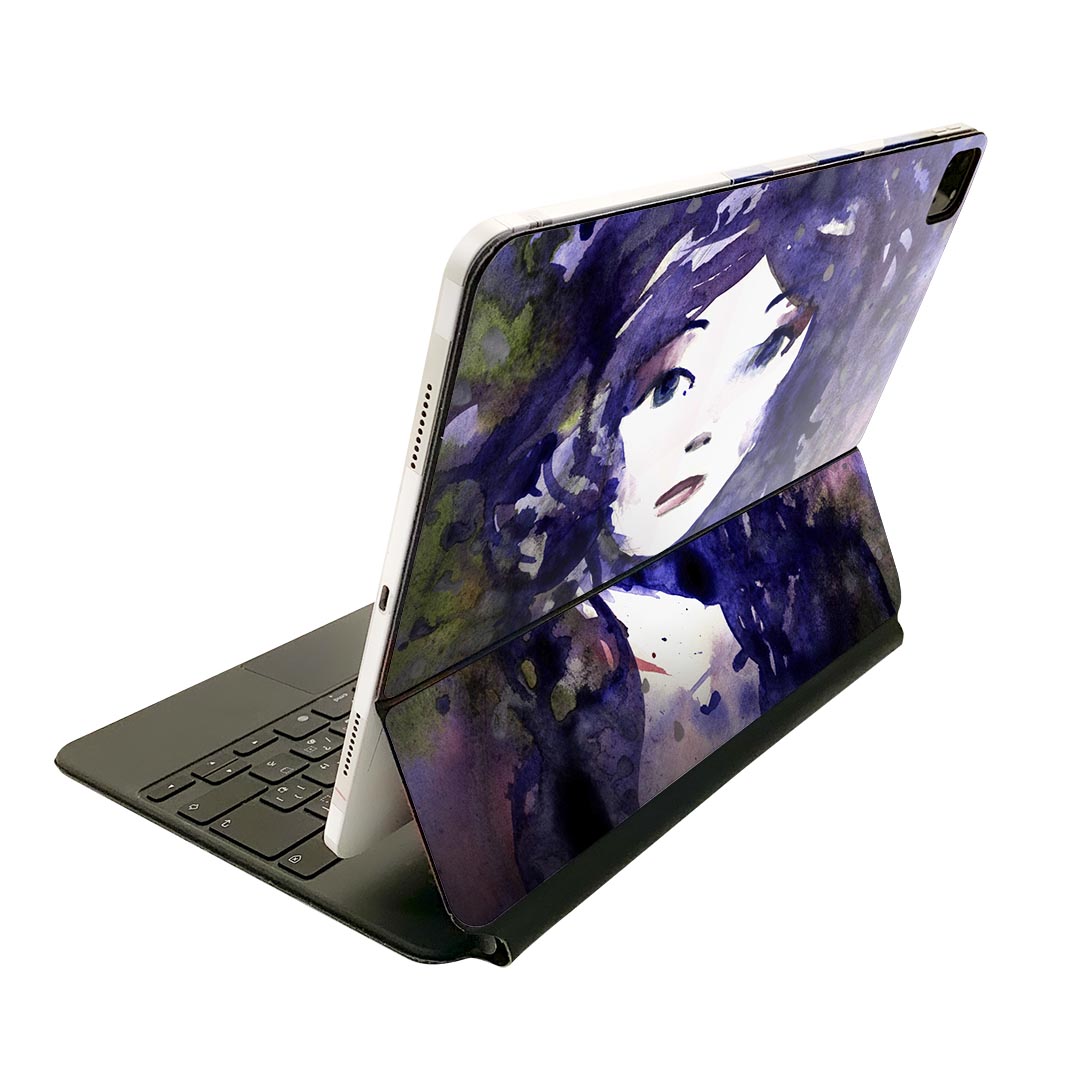 商品特徴・貼るだけでおしゃれに簡単着せ替え、Magic Keyboard 全面デザインスキンシール！・高精細プリントで写真と遜色がない仕上がり！・ちょっとしたすり傷から端末を保護！・「裸で持つ派」の人にはもちろん、お手持ちのクリアケース付けてもOK！・エアフリー素材で気泡の心配も軽減！・貼り直しOK！位置調整も安心！注意事項画像はサンプルです。ご覧の環境によっては多少色味に違いを感じる場合がございます。 イメージと違った、モニターと色味が異なるという理由での交換や返金はご対応出来かねます。端末本体やクリアケースは付属しません。貼付時のずれやカメラ周りの凹凸を考慮してカメラ穴等は少し大きめにカットしています。貼付の際はカメラ穴を基準に位置を合わせてください。カメラ付近の何もないように見える場所に穴が開いていますが、こちらは近接・明るさ感知センサー用の穴です。端末本体に直接貼ることを想定しています。保護フィルムなどの上から貼ると上手く貼れない可能性があります初回貼付時の位置調整や貼り直しは可能ですが、しっかり接着させた後の貼り直しは保証しておりません。こちらは無地のシートにプリントした商品で、デコなどの加工はございません。 凹凸や光沢があるように見えたり布地や金属を素材にしたように見える商品もありますが、図版によるものです。印刷カメラ穴の位置にわずかなズレが生じる場合がございます。ご注文後に1点1点制作する受注生産品のため、不良品以外のご返品や交換は固くお断り致します。 機種間違いも保証対象外となりますため、ご注文の際は必ず機種をご確認下さい。発送について完全受注生産のハンドメイド商品となりますので、既製品と比べて発送までお時間を頂いています。 基本的に決済確認後、2?3営業日、最大で10営業日での発送となります。繁忙期や休業日明けの場合はさらに時間がかかる場合があります。 その際には別途メールにてご連絡致します。メール便の場合、発送日から到着までに2?4日ほどかかる場合が多く、紛失などの保障もご対応できかねます。あらかじめご了承下さい。