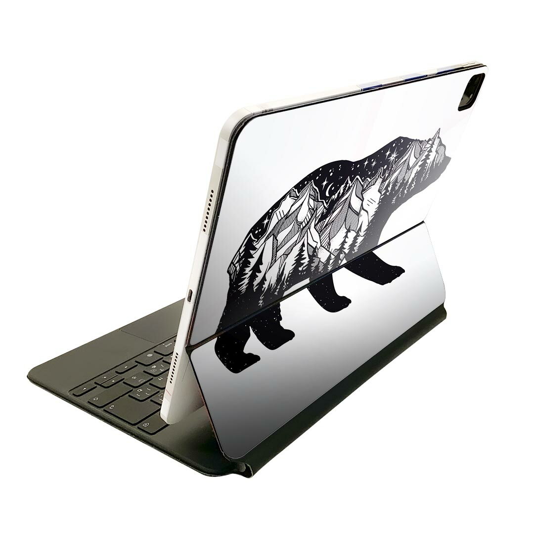 商品特徴・貼るだけでおしゃれに簡単着せ替え、Magic Keyboard 全面デザインスキンシール！・高精細プリントで写真と遜色がない仕上がり！・ちょっとしたすり傷から端末を保護！・「裸で持つ派」の人にはもちろん、お手持ちのクリアケース付けてもOK！・エアフリー素材で気泡の心配も軽減！・貼り直しOK！位置調整も安心！注意事項画像はサンプルです。ご覧の環境によっては多少色味に違いを感じる場合がございます。 イメージと違った、モニターと色味が異なるという理由での交換や返金はご対応出来かねます。端末本体やクリアケースは付属しません。貼付時のずれやカメラ周りの凹凸を考慮してカメラ穴等は少し大きめにカットしています。貼付の際はカメラ穴を基準に位置を合わせてください。カメラ付近の何もないように見える場所に穴が開いていますが、こちらは近接・明るさ感知センサー用の穴です。端末本体に直接貼ることを想定しています。保護フィルムなどの上から貼ると上手く貼れない可能性があります初回貼付時の位置調整や貼り直しは可能ですが、しっかり接着させた後の貼り直しは保証しておりません。こちらは無地のシートにプリントした商品で、デコなどの加工はございません。 凹凸や光沢があるように見えたり布地や金属を素材にしたように見える商品もありますが、図版によるものです。印刷カメラ穴の位置にわずかなズレが生じる場合がございます。ご注文後に1点1点制作する受注生産品のため、不良品以外のご返品や交換は固くお断り致します。 機種間違いも保証対象外となりますため、ご注文の際は必ず機種をご確認下さい。発送について完全受注生産のハンドメイド商品となりますので、既製品と比べて発送までお時間を頂いています。 基本的に決済確認後、2?3営業日、最大で10営業日での発送となります。繁忙期や休業日明けの場合はさらに時間がかかる場合があります。 その際には別途メールにてご連絡致します。メール便の場合、発送日から到着までに2?4日ほどかかる場合が多く、紛失などの保障もご対応できかねます。あらかじめご了承下さい。