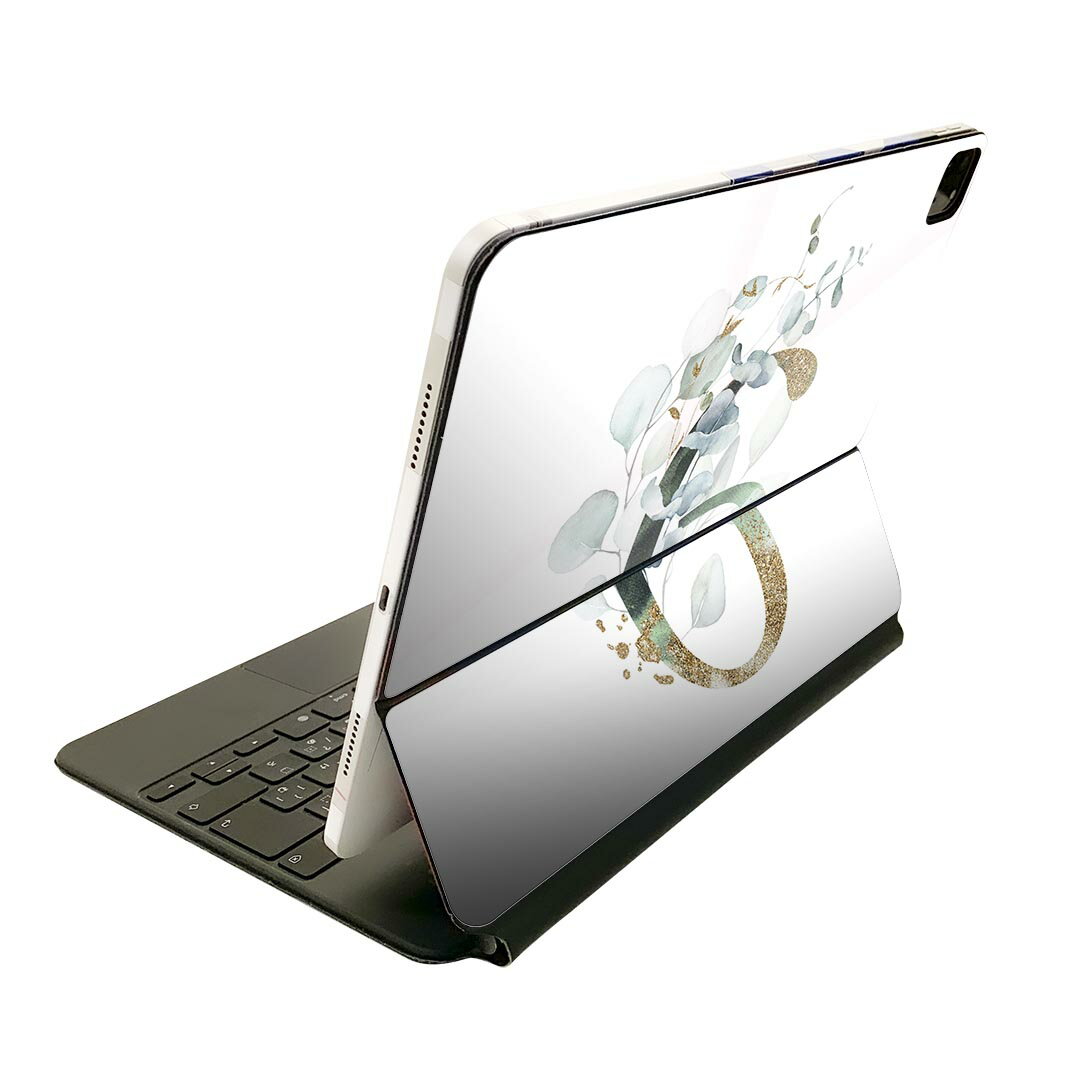 商品特徴・貼るだけでおしゃれに簡単着せ替え、Magic Keyboard 全面デザインスキンシール！・高精細プリントで写真と遜色がない仕上がり！・ちょっとしたすり傷から端末を保護！・「裸で持つ派」の人にはもちろん、お手持ちのクリアケース付けてもOK！・エアフリー素材で気泡の心配も軽減！・貼り直しOK！位置調整も安心！注意事項画像はサンプルです。ご覧の環境によっては多少色味に違いを感じる場合がございます。 イメージと違った、モニターと色味が異なるという理由での交換や返金はご対応出来かねます。端末本体やクリアケースは付属しません。貼付時のずれやカメラ周りの凹凸を考慮してカメラ穴等は少し大きめにカットしています。貼付の際はカメラ穴を基準に位置を合わせてください。カメラ付近の何もないように見える場所に穴が開いていますが、こちらは近接・明るさ感知センサー用の穴です。端末本体に直接貼ることを想定しています。保護フィルムなどの上から貼ると上手く貼れない可能性があります初回貼付時の位置調整や貼り直しは可能ですが、しっかり接着させた後の貼り直しは保証しておりません。こちらは無地のシートにプリントした商品で、デコなどの加工はございません。 凹凸や光沢があるように見えたり布地や金属を素材にしたように見える商品もありますが、図版によるものです。印刷カメラ穴の位置にわずかなズレが生じる場合がございます。ご注文後に1点1点制作する受注生産品のため、不良品以外のご返品や交換は固くお断り致します。 機種間違いも保証対象外となりますため、ご注文の際は必ず機種をご確認下さい。発送について完全受注生産のハンドメイド商品となりますので、既製品と比べて発送までお時間を頂いています。 基本的に決済確認後、2?3営業日、最大で10営業日での発送となります。繁忙期や休業日明けの場合はさらに時間がかかる場合があります。 その際には別途メールにてご連絡致します。メール便の場合、発送日から到着までに2?4日ほどかかる場合が多く、紛失などの保障もご対応できかねます。あらかじめご了承下さい。