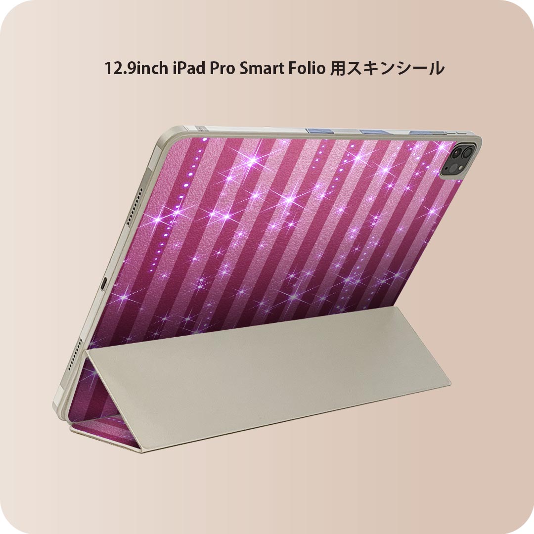 商品特徴・貼るだけでおしゃれに簡単着せ替え、iPad Smart Folio 用 12.9インチ 全面デザインスキンシール！・高精細プリントで写真と遜色がない仕上がり！・ちょっとしたすり傷から端末を保護！・「裸で持つ派」の人にはもちろん、お手持ちのクリアケース付けてもOK！・エアフリー素材で気泡の心配も軽減！・貼り直しOK！位置調整も安心！注意事項画像はサンプルです。ご覧の環境によっては多少色味に違いを感じる場合がございます。 イメージと違った、モニターと色味が異なるという理由での交換や返金はご対応出来かねます。端末本体やクリアケースは付属しません。貼付時のずれやカメラ周りの凹凸を考慮してカメラ穴等は少し大きめにカットしています。貼付の際はカメラ穴を基準に位置を合わせてください。カメラ付近の何もないように見える場所に穴が開いていますが、こちらは近接・明るさ感知センサー用の穴です。端末本体に直接貼ることを想定しています。保護フィルムなどの上から貼ると上手く貼れない可能性があります初回貼付時の位置調整や貼り直しは可能ですが、しっかり接着させた後の貼り直しは保証しておりません。こちらは無地のシートにプリントした商品で、デコなどの加工はございません。 凹凸や光沢があるように見えたり布地や金属を素材にしたように見える商品もありますが、図版によるものです。印刷カメラ穴の位置にわずかなズレが生じる場合がございます。ご注文後に1点1点制作する受注生産品のため、不良品以外のご返品や交換は固くお断り致します。 機種間違いも保証対象外となりますため、ご注文の際は必ず機種をご確認下さい。発送について完全受注生産のハンドメイド商品となりますので、既製品と比べて発送までお時間を頂いています。 基本的に決済確認後、2?3営業日、最大で10営業日での発送となります。繁忙期や休業日明けの場合はさらに時間がかかる場合があります。 その際には別途メールにてご連絡致します。メール便の場合、発送日から到着までに2?4日ほどかかる場合が多く、紛失などの保障もご対応できかねます。あらかじめご了承下さい。