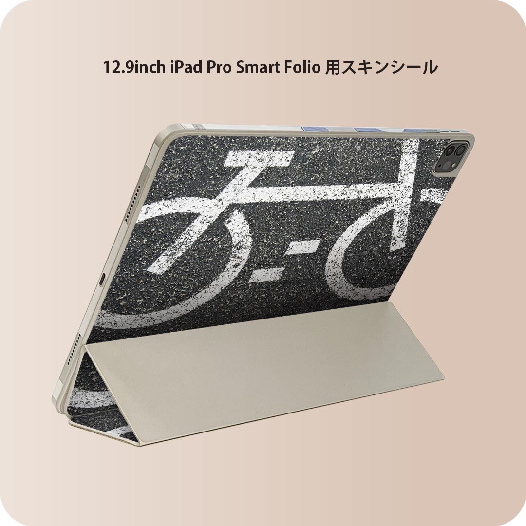 商品特徴・貼るだけでおしゃれに簡単着せ替え、iPad Smart Folio 用 12.9インチ 全面デザインスキンシール！・高精細プリントで写真と遜色がない仕上がり！・ちょっとしたすり傷から端末を保護！・「裸で持つ派」の人にはもちろん、お手持ちのクリアケース付けてもOK！・エアフリー素材で気泡の心配も軽減！・貼り直しOK！位置調整も安心！注意事項画像はサンプルです。ご覧の環境によっては多少色味に違いを感じる場合がございます。 イメージと違った、モニターと色味が異なるという理由での交換や返金はご対応出来かねます。端末本体やクリアケースは付属しません。貼付時のずれやカメラ周りの凹凸を考慮してカメラ穴等は少し大きめにカットしています。貼付の際はカメラ穴を基準に位置を合わせてください。カメラ付近の何もないように見える場所に穴が開いていますが、こちらは近接・明るさ感知センサー用の穴です。端末本体に直接貼ることを想定しています。保護フィルムなどの上から貼ると上手く貼れない可能性があります初回貼付時の位置調整や貼り直しは可能ですが、しっかり接着させた後の貼り直しは保証しておりません。こちらは無地のシートにプリントした商品で、デコなどの加工はございません。 凹凸や光沢があるように見えたり布地や金属を素材にしたように見える商品もありますが、図版によるものです。印刷カメラ穴の位置にわずかなズレが生じる場合がございます。ご注文後に1点1点制作する受注生産品のため、不良品以外のご返品や交換は固くお断り致します。 機種間違いも保証対象外となりますため、ご注文の際は必ず機種をご確認下さい。発送について完全受注生産のハンドメイド商品となりますので、既製品と比べて発送までお時間を頂いています。 基本的に決済確認後、2?3営業日、最大で10営業日での発送となります。繁忙期や休業日明けの場合はさらに時間がかかる場合があります。 その際には別途メールにてご連絡致します。メール便の場合、発送日から到着までに2?4日ほどかかる場合が多く、紛失などの保障もご対応できかねます。あらかじめご了承下さい。