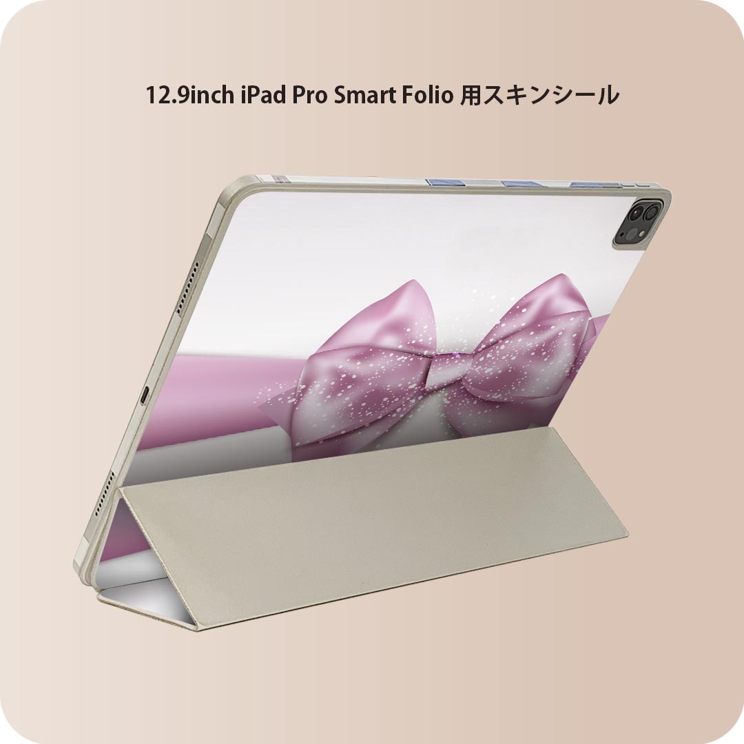 商品特徴・貼るだけでおしゃれに簡単着せ替え、iPad Smart Folio 用 12.9インチ 全面デザインスキンシール！・高精細プリントで写真と遜色がない仕上がり！・ちょっとしたすり傷から端末を保護！・「裸で持つ派」の人にはもちろん、お手持ちのクリアケース付けてもOK！・エアフリー素材で気泡の心配も軽減！・貼り直しOK！位置調整も安心！注意事項画像はサンプルです。ご覧の環境によっては多少色味に違いを感じる場合がございます。 イメージと違った、モニターと色味が異なるという理由での交換や返金はご対応出来かねます。端末本体やクリアケースは付属しません。貼付時のずれやカメラ周りの凹凸を考慮してカメラ穴等は少し大きめにカットしています。貼付の際はカメラ穴を基準に位置を合わせてください。カメラ付近の何もないように見える場所に穴が開いていますが、こちらは近接・明るさ感知センサー用の穴です。端末本体に直接貼ることを想定しています。保護フィルムなどの上から貼ると上手く貼れない可能性があります初回貼付時の位置調整や貼り直しは可能ですが、しっかり接着させた後の貼り直しは保証しておりません。こちらは無地のシートにプリントした商品で、デコなどの加工はございません。 凹凸や光沢があるように見えたり布地や金属を素材にしたように見える商品もありますが、図版によるものです。印刷カメラ穴の位置にわずかなズレが生じる場合がございます。ご注文後に1点1点制作する受注生産品のため、不良品以外のご返品や交換は固くお断り致します。 機種間違いも保証対象外となりますため、ご注文の際は必ず機種をご確認下さい。発送について完全受注生産のハンドメイド商品となりますので、既製品と比べて発送までお時間を頂いています。 基本的に決済確認後、2?3営業日、最大で10営業日での発送となります。繁忙期や休業日明けの場合はさらに時間がかかる場合があります。 その際には別途メールにてご連絡致します。メール便の場合、発送日から到着までに2?4日ほどかかる場合が多く、紛失などの保障もご対応できかねます。あらかじめご了承下さい。