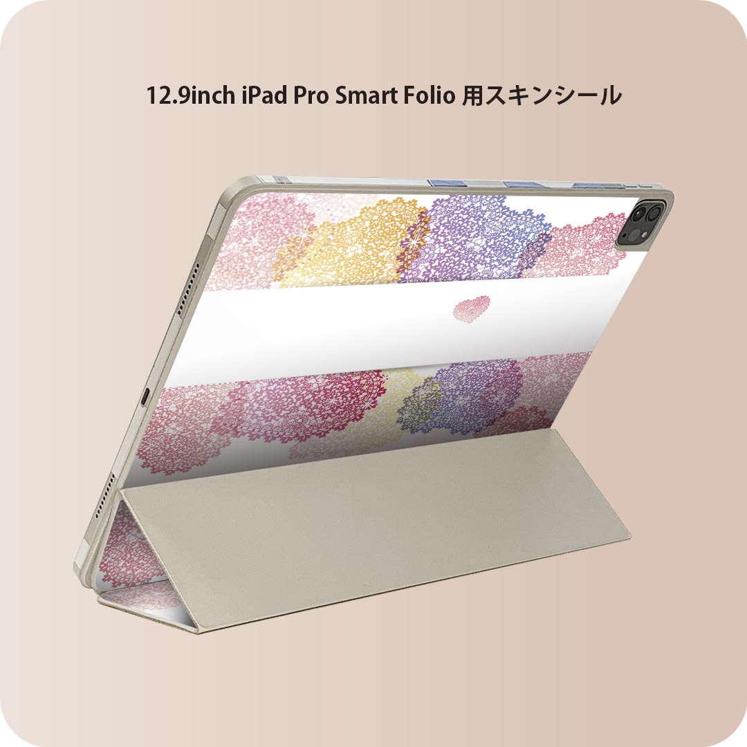 商品特徴・貼るだけでおしゃれに簡単着せ替え、iPad Smart Folio 用 12.9インチ 全面デザインスキンシール！・高精細プリントで写真と遜色がない仕上がり！・ちょっとしたすり傷から端末を保護！・「裸で持つ派」の人にはもちろん、お手持ちのクリアケース付けてもOK！・エアフリー素材で気泡の心配も軽減！・貼り直しOK！位置調整も安心！注意事項画像はサンプルです。ご覧の環境によっては多少色味に違いを感じる場合がございます。 イメージと違った、モニターと色味が異なるという理由での交換や返金はご対応出来かねます。端末本体やクリアケースは付属しません。貼付時のずれやカメラ周りの凹凸を考慮してカメラ穴等は少し大きめにカットしています。貼付の際はカメラ穴を基準に位置を合わせてください。カメラ付近の何もないように見える場所に穴が開いていますが、こちらは近接・明るさ感知センサー用の穴です。端末本体に直接貼ることを想定しています。保護フィルムなどの上から貼ると上手く貼れない可能性があります初回貼付時の位置調整や貼り直しは可能ですが、しっかり接着させた後の貼り直しは保証しておりません。こちらは無地のシートにプリントした商品で、デコなどの加工はございません。 凹凸や光沢があるように見えたり布地や金属を素材にしたように見える商品もありますが、図版によるものです。印刷カメラ穴の位置にわずかなズレが生じる場合がございます。ご注文後に1点1点制作する受注生産品のため、不良品以外のご返品や交換は固くお断り致します。 機種間違いも保証対象外となりますため、ご注文の際は必ず機種をご確認下さい。発送について完全受注生産のハンドメイド商品となりますので、既製品と比べて発送までお時間を頂いています。 基本的に決済確認後、2?3営業日、最大で10営業日での発送となります。繁忙期や休業日明けの場合はさらに時間がかかる場合があります。 その際には別途メールにてご連絡致します。メール便の場合、発送日から到着までに2?4日ほどかかる場合が多く、紛失などの保障もご対応できかねます。あらかじめご了承下さい。