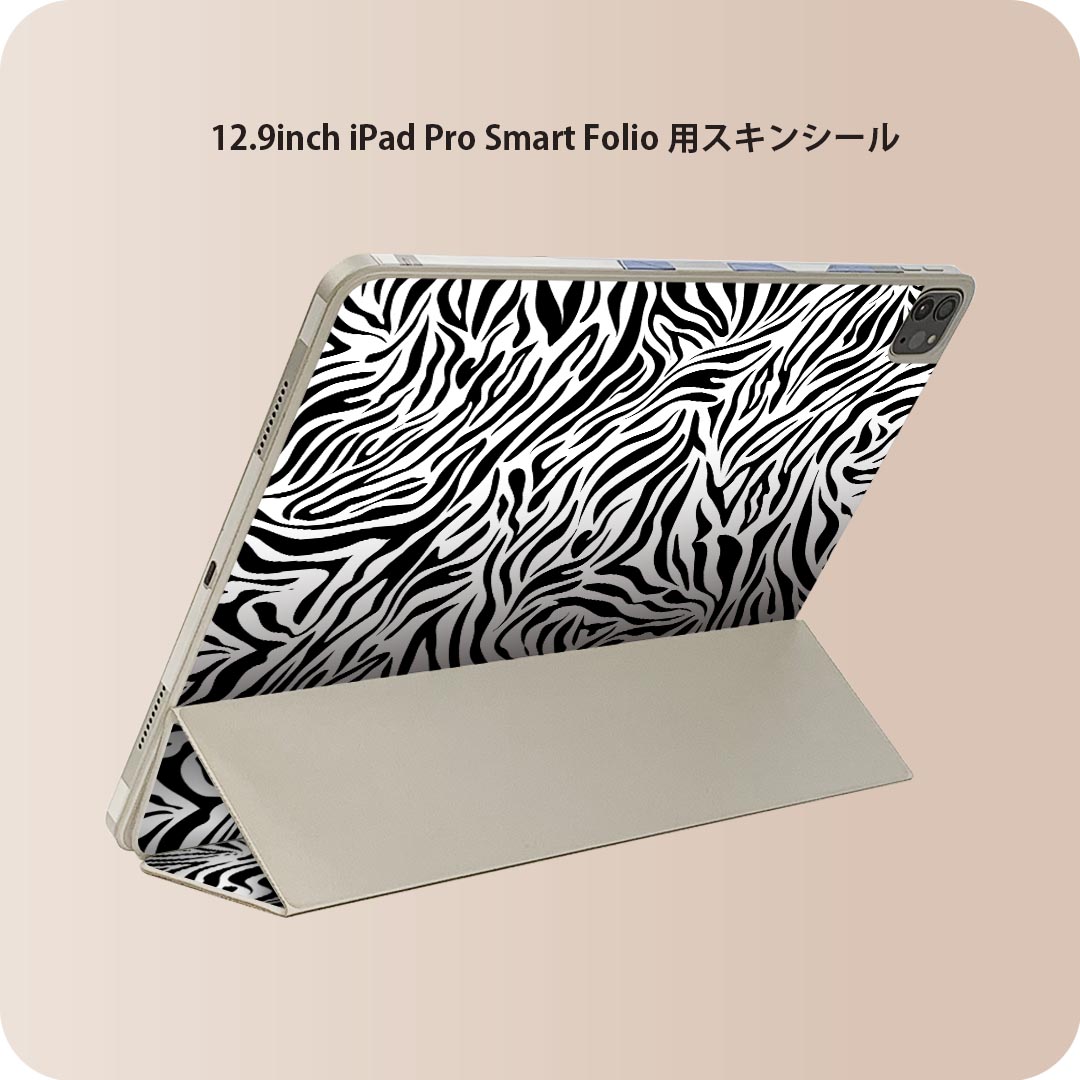 商品特徴・貼るだけでおしゃれに簡単着せ替え、iPad Smart Folio 用 12.9インチ 全面デザインスキンシール！・高精細プリントで写真と遜色がない仕上がり！・ちょっとしたすり傷から端末を保護！・「裸で持つ派」の人にはもちろん、お手持ちのクリアケース付けてもOK！・エアフリー素材で気泡の心配も軽減！・貼り直しOK！位置調整も安心！注意事項画像はサンプルです。ご覧の環境によっては多少色味に違いを感じる場合がございます。 イメージと違った、モニターと色味が異なるという理由での交換や返金はご対応出来かねます。端末本体やクリアケースは付属しません。貼付時のずれやカメラ周りの凹凸を考慮してカメラ穴等は少し大きめにカットしています。貼付の際はカメラ穴を基準に位置を合わせてください。カメラ付近の何もないように見える場所に穴が開いていますが、こちらは近接・明るさ感知センサー用の穴です。端末本体に直接貼ることを想定しています。保護フィルムなどの上から貼ると上手く貼れない可能性があります初回貼付時の位置調整や貼り直しは可能ですが、しっかり接着させた後の貼り直しは保証しておりません。こちらは無地のシートにプリントした商品で、デコなどの加工はございません。 凹凸や光沢があるように見えたり布地や金属を素材にしたように見える商品もありますが、図版によるものです。印刷カメラ穴の位置にわずかなズレが生じる場合がございます。ご注文後に1点1点制作する受注生産品のため、不良品以外のご返品や交換は固くお断り致します。 機種間違いも保証対象外となりますため、ご注文の際は必ず機種をご確認下さい。発送について完全受注生産のハンドメイド商品となりますので、既製品と比べて発送までお時間を頂いています。 基本的に決済確認後、2?3営業日、最大で10営業日での発送となります。繁忙期や休業日明けの場合はさらに時間がかかる場合があります。 その際には別途メールにてご連絡致します。メール便の場合、発送日から到着までに2?4日ほどかかる場合が多く、紛失などの保障もご対応できかねます。あらかじめご了承下さい。