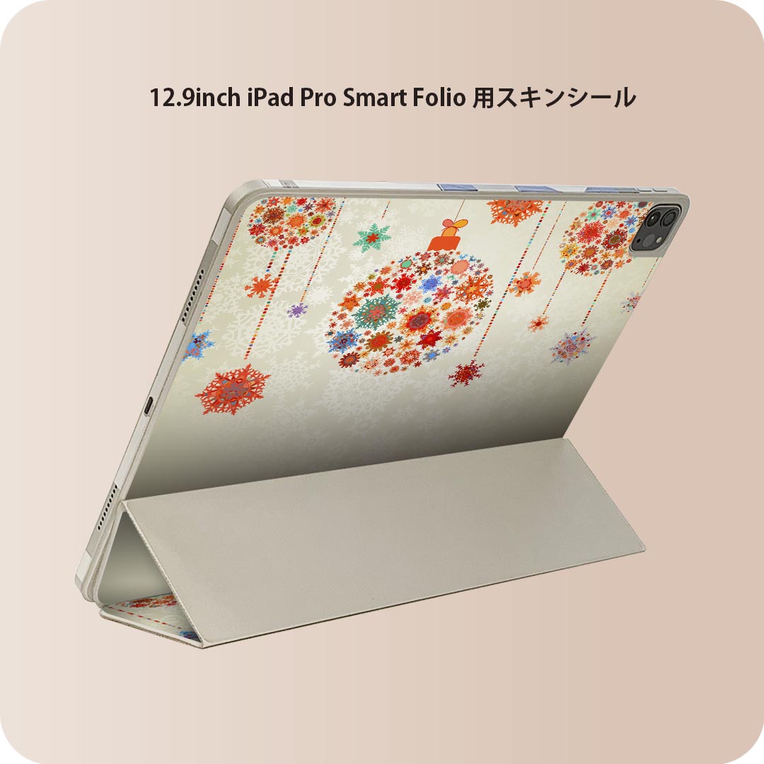 商品特徴・貼るだけでおしゃれに簡単着せ替え、iPad Smart Folio 用 12.9インチ 全面デザインスキンシール！・高精細プリントで写真と遜色がない仕上がり！・ちょっとしたすり傷から端末を保護！・「裸で持つ派」の人にはもちろん、お手持ちのクリアケース付けてもOK！・エアフリー素材で気泡の心配も軽減！・貼り直しOK！位置調整も安心！注意事項画像はサンプルです。ご覧の環境によっては多少色味に違いを感じる場合がございます。 イメージと違った、モニターと色味が異なるという理由での交換や返金はご対応出来かねます。端末本体やクリアケースは付属しません。貼付時のずれやカメラ周りの凹凸を考慮してカメラ穴等は少し大きめにカットしています。貼付の際はカメラ穴を基準に位置を合わせてください。カメラ付近の何もないように見える場所に穴が開いていますが、こちらは近接・明るさ感知センサー用の穴です。端末本体に直接貼ることを想定しています。保護フィルムなどの上から貼ると上手く貼れない可能性があります初回貼付時の位置調整や貼り直しは可能ですが、しっかり接着させた後の貼り直しは保証しておりません。こちらは無地のシートにプリントした商品で、デコなどの加工はございません。 凹凸や光沢があるように見えたり布地や金属を素材にしたように見える商品もありますが、図版によるものです。印刷カメラ穴の位置にわずかなズレが生じる場合がございます。ご注文後に1点1点制作する受注生産品のため、不良品以外のご返品や交換は固くお断り致します。 機種間違いも保証対象外となりますため、ご注文の際は必ず機種をご確認下さい。発送について完全受注生産のハンドメイド商品となりますので、既製品と比べて発送までお時間を頂いています。 基本的に決済確認後、2?3営業日、最大で10営業日での発送となります。繁忙期や休業日明けの場合はさらに時間がかかる場合があります。 その際には別途メールにてご連絡致します。メール便の場合、発送日から到着までに2?4日ほどかかる場合が多く、紛失などの保障もご対応できかねます。あらかじめご了承下さい。