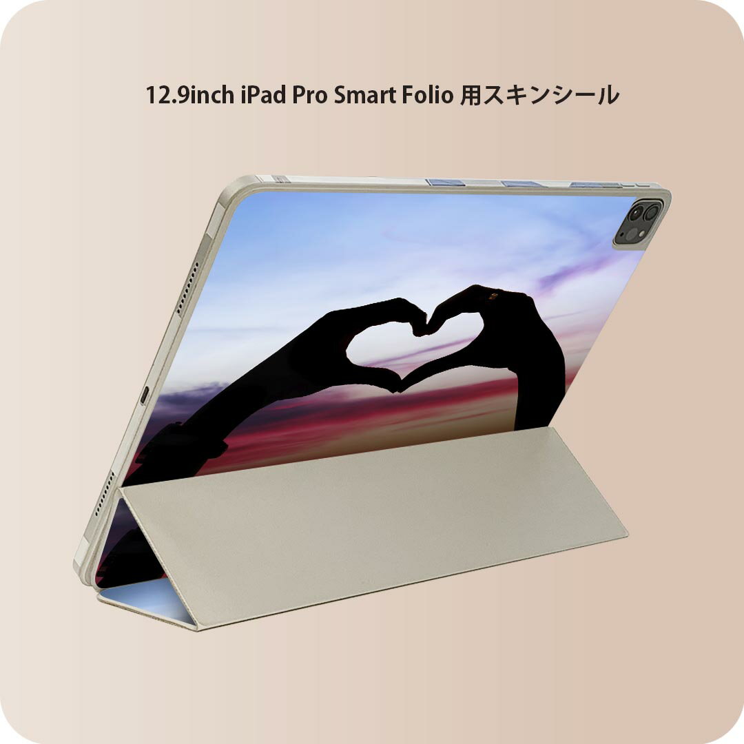 商品特徴・貼るだけでおしゃれに簡単着せ替え、iPad Smart Folio 用 12.9インチ 全面デザインスキンシール！・高精細プリントで写真と遜色がない仕上がり！・ちょっとしたすり傷から端末を保護！・「裸で持つ派」の人にはもちろん、お手持ちのクリアケース付けてもOK！・エアフリー素材で気泡の心配も軽減！・貼り直しOK！位置調整も安心！注意事項画像はサンプルです。ご覧の環境によっては多少色味に違いを感じる場合がございます。 イメージと違った、モニターと色味が異なるという理由での交換や返金はご対応出来かねます。端末本体やクリアケースは付属しません。貼付時のずれやカメラ周りの凹凸を考慮してカメラ穴等は少し大きめにカットしています。貼付の際はカメラ穴を基準に位置を合わせてください。カメラ付近の何もないように見える場所に穴が開いていますが、こちらは近接・明るさ感知センサー用の穴です。端末本体に直接貼ることを想定しています。保護フィルムなどの上から貼ると上手く貼れない可能性があります初回貼付時の位置調整や貼り直しは可能ですが、しっかり接着させた後の貼り直しは保証しておりません。こちらは無地のシートにプリントした商品で、デコなどの加工はございません。 凹凸や光沢があるように見えたり布地や金属を素材にしたように見える商品もありますが、図版によるものです。印刷カメラ穴の位置にわずかなズレが生じる場合がございます。ご注文後に1点1点制作する受注生産品のため、不良品以外のご返品や交換は固くお断り致します。 機種間違いも保証対象外となりますため、ご注文の際は必ず機種をご確認下さい。発送について完全受注生産のハンドメイド商品となりますので、既製品と比べて発送までお時間を頂いています。 基本的に決済確認後、2?3営業日、最大で10営業日での発送となります。繁忙期や休業日明けの場合はさらに時間がかかる場合があります。 その際には別途メールにてご連絡致します。メール便の場合、発送日から到着までに2?4日ほどかかる場合が多く、紛失などの保障もご対応できかねます。あらかじめご了承下さい。