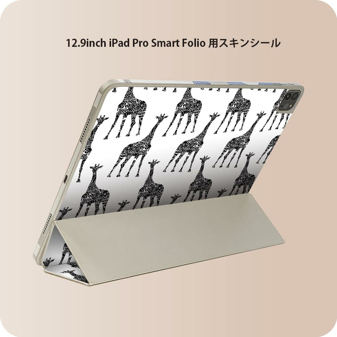商品特徴・貼るだけでおしゃれに簡単着せ替え、iPad Smart Folio 用 12.9インチ 全面デザインスキンシール！・高精細プリントで写真と遜色がない仕上がり！・ちょっとしたすり傷から端末を保護！・「裸で持つ派」の人にはもちろん、お手持ちのクリアケース付けてもOK！・エアフリー素材で気泡の心配も軽減！・貼り直しOK！位置調整も安心！注意事項画像はサンプルです。ご覧の環境によっては多少色味に違いを感じる場合がございます。 イメージと違った、モニターと色味が異なるという理由での交換や返金はご対応出来かねます。端末本体やクリアケースは付属しません。貼付時のずれやカメラ周りの凹凸を考慮してカメラ穴等は少し大きめにカットしています。貼付の際はカメラ穴を基準に位置を合わせてください。カメラ付近の何もないように見える場所に穴が開いていますが、こちらは近接・明るさ感知センサー用の穴です。端末本体に直接貼ることを想定しています。保護フィルムなどの上から貼ると上手く貼れない可能性があります初回貼付時の位置調整や貼り直しは可能ですが、しっかり接着させた後の貼り直しは保証しておりません。こちらは無地のシートにプリントした商品で、デコなどの加工はございません。 凹凸や光沢があるように見えたり布地や金属を素材にしたように見える商品もありますが、図版によるものです。印刷カメラ穴の位置にわずかなズレが生じる場合がございます。ご注文後に1点1点制作する受注生産品のため、不良品以外のご返品や交換は固くお断り致します。 機種間違いも保証対象外となりますため、ご注文の際は必ず機種をご確認下さい。発送について完全受注生産のハンドメイド商品となりますので、既製品と比べて発送までお時間を頂いています。 基本的に決済確認後、2?3営業日、最大で10営業日での発送となります。繁忙期や休業日明けの場合はさらに時間がかかる場合があります。 その際には別途メールにてご連絡致します。メール便の場合、発送日から到着までに2?4日ほどかかる場合が多く、紛失などの保障もご対応できかねます。あらかじめご了承下さい。