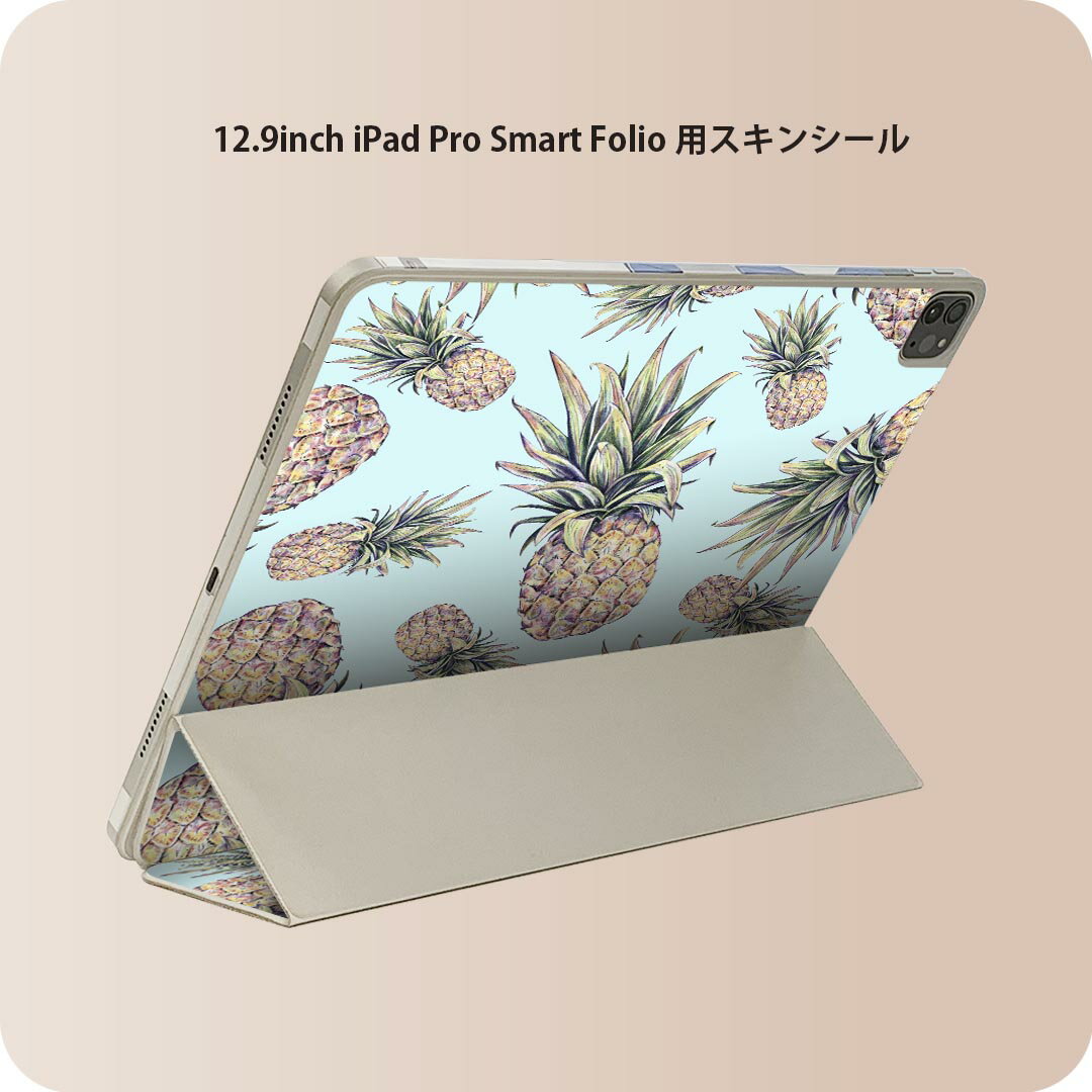 商品特徴・貼るだけでおしゃれに簡単着せ替え、iPad Smart Folio 用 12.9インチ 全面デザインスキンシール！・高精細プリントで写真と遜色がない仕上がり！・ちょっとしたすり傷から端末を保護！・「裸で持つ派」の人にはもちろん、お手持ちのクリアケース付けてもOK！・エアフリー素材で気泡の心配も軽減！・貼り直しOK！位置調整も安心！注意事項画像はサンプルです。ご覧の環境によっては多少色味に違いを感じる場合がございます。 イメージと違った、モニターと色味が異なるという理由での交換や返金はご対応出来かねます。端末本体やクリアケースは付属しません。貼付時のずれやカメラ周りの凹凸を考慮してカメラ穴等は少し大きめにカットしています。貼付の際はカメラ穴を基準に位置を合わせてください。カメラ付近の何もないように見える場所に穴が開いていますが、こちらは近接・明るさ感知センサー用の穴です。端末本体に直接貼ることを想定しています。保護フィルムなどの上から貼ると上手く貼れない可能性があります初回貼付時の位置調整や貼り直しは可能ですが、しっかり接着させた後の貼り直しは保証しておりません。こちらは無地のシートにプリントした商品で、デコなどの加工はございません。 凹凸や光沢があるように見えたり布地や金属を素材にしたように見える商品もありますが、図版によるものです。印刷カメラ穴の位置にわずかなズレが生じる場合がございます。ご注文後に1点1点制作する受注生産品のため、不良品以外のご返品や交換は固くお断り致します。 機種間違いも保証対象外となりますため、ご注文の際は必ず機種をご確認下さい。発送について完全受注生産のハンドメイド商品となりますので、既製品と比べて発送までお時間を頂いています。 基本的に決済確認後、2?3営業日、最大で10営業日での発送となります。繁忙期や休業日明けの場合はさらに時間がかかる場合があります。 その際には別途メールにてご連絡致します。メール便の場合、発送日から到着までに2?4日ほどかかる場合が多く、紛失などの保障もご対応できかねます。あらかじめご了承下さい。