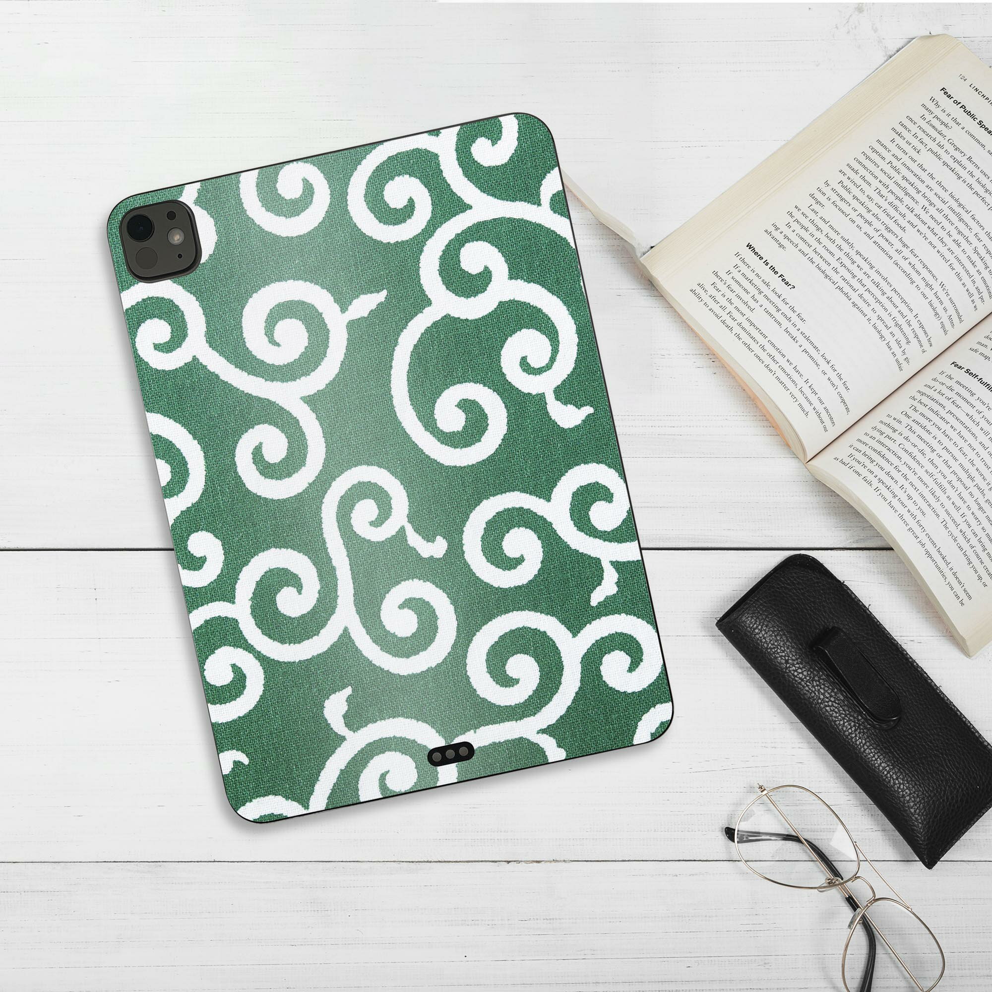 iPadPro 11(M4) iPadPro 13(M4) 2024年発売 第5世代 用 スキンシール 11インチ 13インチ ipad pro 対応 ノートパソコン カバー ケース フィルム ステッカー アクセサリー 保護 唐草　模様　緑　グリーン　植物　008428