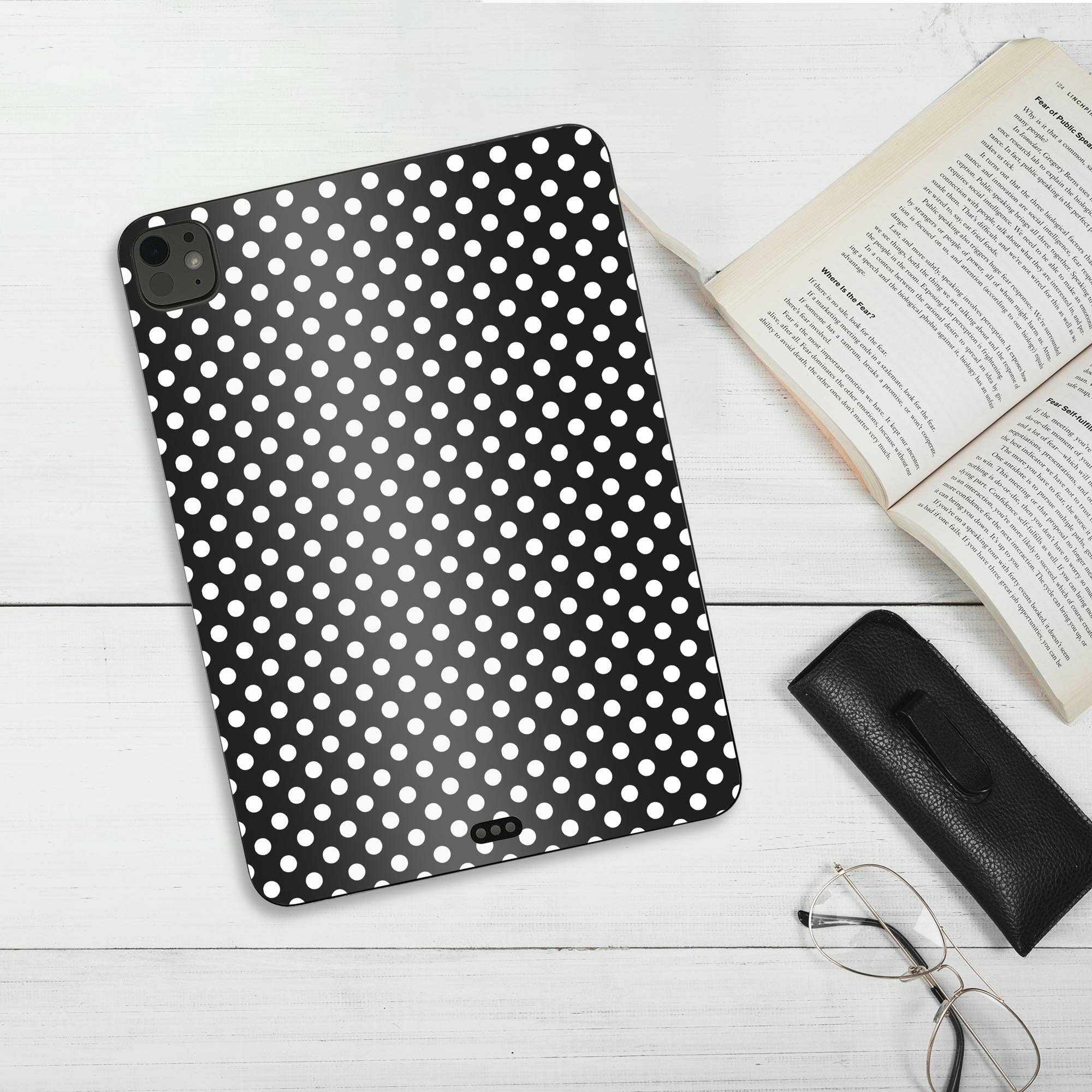 iPadPro 11(M4) iPadPro 13(M4) 2024年発売 第5世代 用 スキンシール 11インチ 13インチ ipad pro 対応 ノートパソコン カバー ケース フィルム ステッカー アクセサリー 保護 シンプル　水玉　ドット　黒　009094