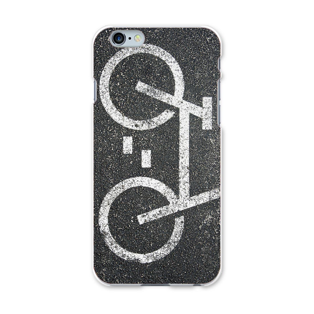 注意事項 素材ケースの入荷時期により、商品写真とは一部カメラ・ボタン穴などの形状が異なるケースを使用する場合があります。 また、一部機種のTPU商品は素材強度の関係でケースの上からボタン等を操作するタイプとなりますが操作に影響はありません。 側面への印刷はありません。また、機種によっては角の丸みにより印刷されない範囲が生じます。 商品画像はサンプルイメージですので、ご覧の環境によっては多少色味に違いを感じる場合があります。 イメージと違った、モニターと色味が異なるという理由での交換は対応出来かねます。 カバーのみの販売で本体は付属しません。 ケーブルを直接挿しての充電はケース装着のままで可能ですが、卓上ホルダを使用しての充電は仕様上対象外となります。 ケースの穴の位置にわずかなズレが生じる場合がございます。 また印刷時に微妙な画像のズレが生じる場合がございます。 こちらの商品はプリント商品で、デコなどではありません。 画像では凹凸や光沢があるように見える商品もありますがデザインの図版によるもので、実際はマットな質感になります。 ご注文後に1点1点制作する受注生産品のため、不良品以外のご返品や交換は固くお断り致します。 機種の選択間違いも保証対象外となりますため、ご注文の際は必ず機種をご確認下さい。 発送について 基本的に決済確認後、7営業日前後の発送となります。繁忙期や休業日明けの場合はさらに時間がかかる場合があります。 その場合は別途メールにてご連絡致します。 メール便の場合、到着までに2−4日ほどかかる場合が多く、紛失などの保障もご対応できかねますのでご了承の上お選び下さい。■ケースと合わせて液晶も徹底保護！オススメ商品■ ■単品通常価格1,980円が・・・■