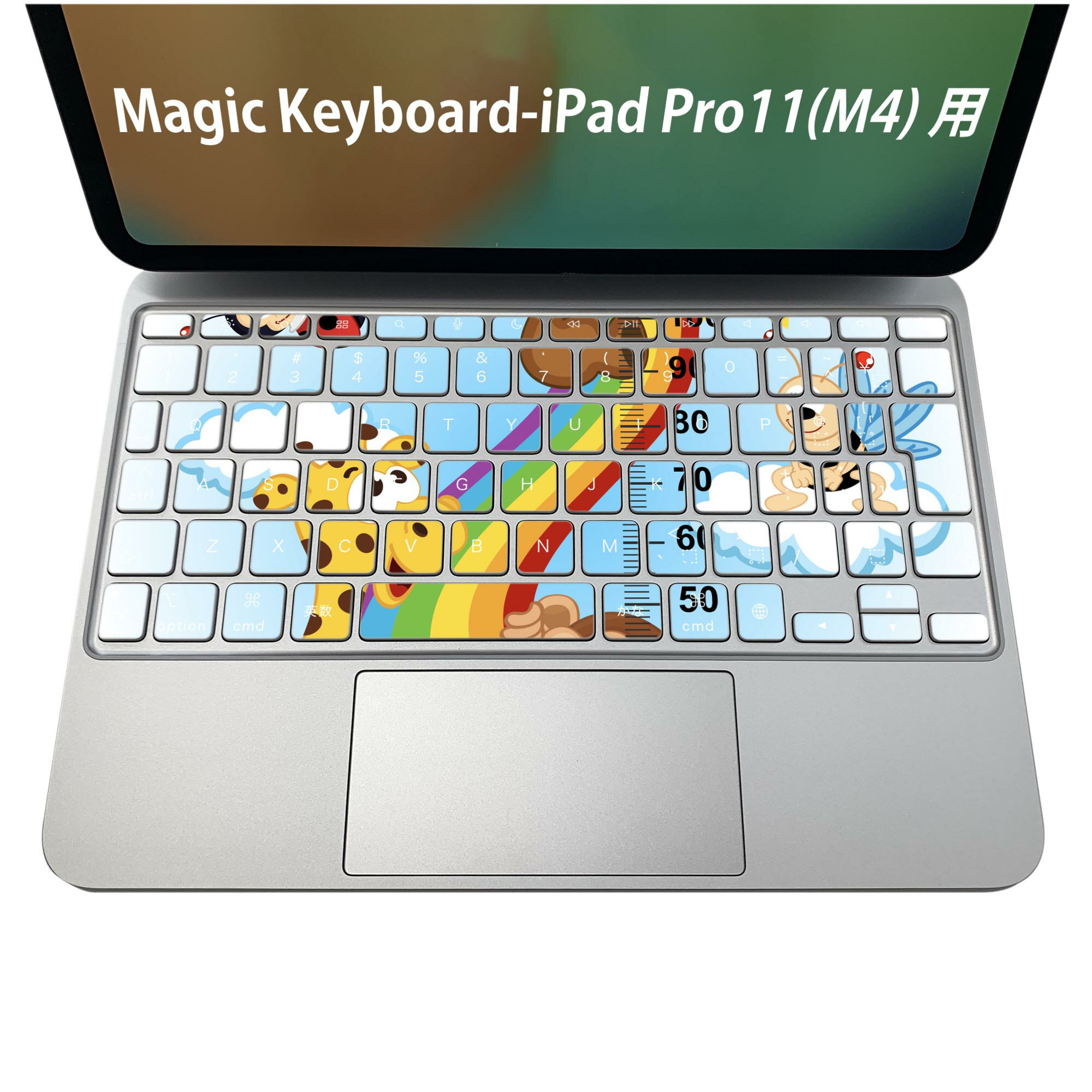 商品特徴・貼るだけでおしゃれに簡単着せ替え、iPadPro11・13（M4）Magic Keyboard KeyTop &nbsp; 全面デザインスキンシール！組み合わせ自由に選べるセット売り！・高精細プリントで写真と遜色がない仕上がり！ ・ちょっとしたすり傷から端末を保護！・エアフリー素材で気泡の心配も軽減！・貼り直しOK！位置調整も安心！注意事項画像はサンプルです。ご覧の環境によっては多少色味に違いを感じる場合がございます。 イメージと違った、モニターと色味が異なるという理由での交換や返金はご対応出来かねます。端末本体やクリアケースは付属しません。貼付時のずれやカメラ周りの凹凸を考慮してカメラ穴等は少し大きめにカットしています。貼付の際はカメラ穴を基準に位置を合わせてください。カメラ付近の何もないように見える場所に穴が開いていますが、こちらは近接・明るさ感知センサー用の穴です。端末本体に直接貼ることを想定しています。保護フィルムなどの上から貼ると上手く貼れない可能性があります初回貼付時の位置調整や貼り直しは可能ですが、しっかり接着させた後の貼り直しは保証しておりません。こちらは無地のシートにプリントした商品で、デコなどの加工はございません。 凹凸や光沢があるように見えたり布地や金属を素材にしたように見える商品もありますが、図版によるものです。印刷カメラ穴の位置にわずかなズレが生じる場合がございます。ご注文後に1点1点制作する受注生産品のため、不良品以外のご返品や交換は固くお断り致します。 機種間違いも保証対象外となりますため、ご注文の際は必ず機種をご確認下さい。発送について完全受注生産のハンドメイド商品となりますので、既製品と比べて発送までお時間を頂いています。 基本的に決済確認後、2〜3営業日、最大で5営業日での発送となります。繁忙期や休業日明けの場合はさらに時間がかかる場合があります。 その際には別途メールにてご連絡致します。メール便の場合、発送日から到着までに2〜4日ほどかかる場合が多く、紛失などの保障もご対応できかねます。あらかじめご了承下さい。