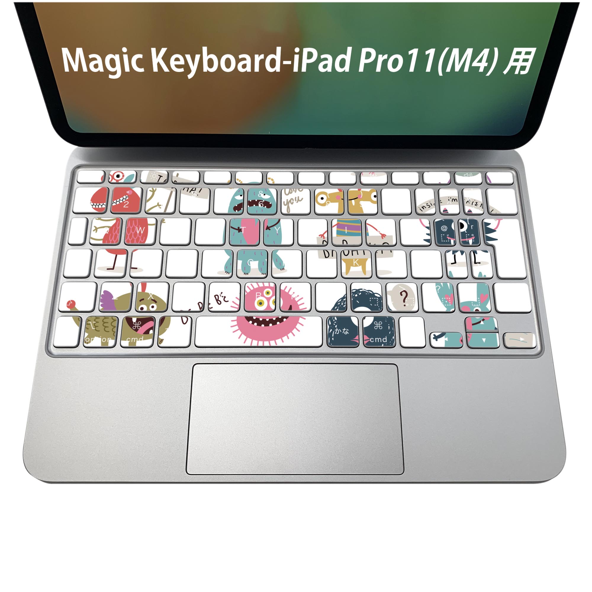 商品特徴・貼るだけでおしゃれに簡単着せ替え、iPadPro11・13（M4）Magic Keyboard KeyTop &nbsp; 全面デザインスキンシール！組み合わせ自由に選べるセット売り！・高精細プリントで写真と遜色がない仕上がり！ ・ちょっとしたすり傷から端末を保護！・エアフリー素材で気泡の心配も軽減！・貼り直しOK！位置調整も安心！注意事項画像はサンプルです。ご覧の環境によっては多少色味に違いを感じる場合がございます。 イメージと違った、モニターと色味が異なるという理由での交換や返金はご対応出来かねます。端末本体やクリアケースは付属しません。貼付時のずれやカメラ周りの凹凸を考慮してカメラ穴等は少し大きめにカットしています。貼付の際はカメラ穴を基準に位置を合わせてください。カメラ付近の何もないように見える場所に穴が開いていますが、こちらは近接・明るさ感知センサー用の穴です。端末本体に直接貼ることを想定しています。保護フィルムなどの上から貼ると上手く貼れない可能性があります初回貼付時の位置調整や貼り直しは可能ですが、しっかり接着させた後の貼り直しは保証しておりません。こちらは無地のシートにプリントした商品で、デコなどの加工はございません。 凹凸や光沢があるように見えたり布地や金属を素材にしたように見える商品もありますが、図版によるものです。印刷カメラ穴の位置にわずかなズレが生じる場合がございます。ご注文後に1点1点制作する受注生産品のため、不良品以外のご返品や交換は固くお断り致します。 機種間違いも保証対象外となりますため、ご注文の際は必ず機種をご確認下さい。発送について完全受注生産のハンドメイド商品となりますので、既製品と比べて発送までお時間を頂いています。 基本的に決済確認後、2〜3営業日、最大で5営業日での発送となります。繁忙期や休業日明けの場合はさらに時間がかかる場合があります。 その際には別途メールにてご連絡致します。メール便の場合、発送日から到着までに2〜4日ほどかかる場合が多く、紛失などの保障もご対応できかねます。あらかじめご了承下さい。