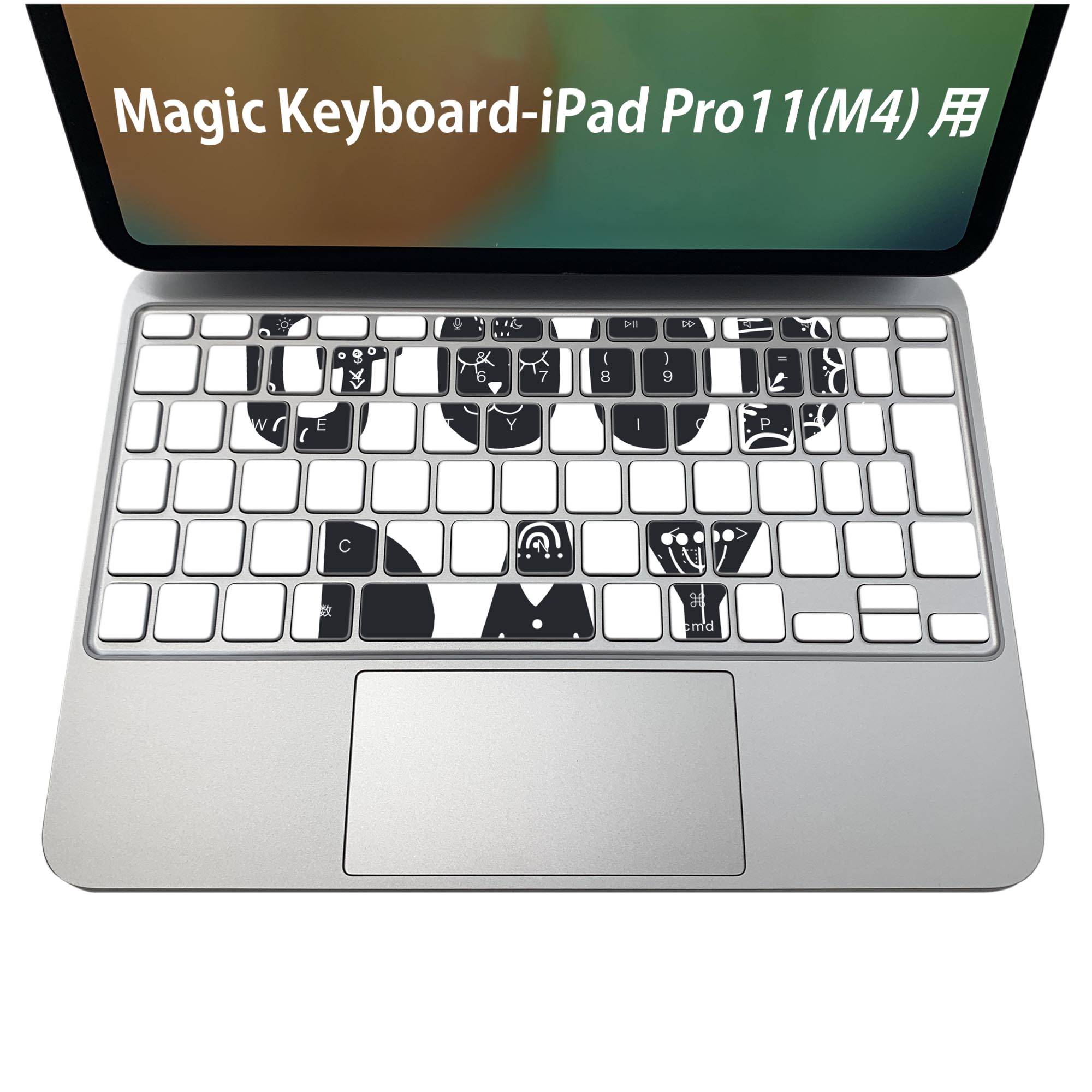 商品特徴・貼るだけでおしゃれに簡単着せ替え、iPadPro11・13（M4）Magic Keyboard KeyTop &nbsp; 全面デザインスキンシール！組み合わせ自由に選べるセット売り！・高精細プリントで写真と遜色がない仕上がり！ ・ちょっとしたすり傷から端末を保護！・エアフリー素材で気泡の心配も軽減！・貼り直しOK！位置調整も安心！注意事項画像はサンプルです。ご覧の環境によっては多少色味に違いを感じる場合がございます。 イメージと違った、モニターと色味が異なるという理由での交換や返金はご対応出来かねます。端末本体やクリアケースは付属しません。貼付時のずれやカメラ周りの凹凸を考慮してカメラ穴等は少し大きめにカットしています。貼付の際はカメラ穴を基準に位置を合わせてください。カメラ付近の何もないように見える場所に穴が開いていますが、こちらは近接・明るさ感知センサー用の穴です。端末本体に直接貼ることを想定しています。保護フィルムなどの上から貼ると上手く貼れない可能性があります初回貼付時の位置調整や貼り直しは可能ですが、しっかり接着させた後の貼り直しは保証しておりません。こちらは無地のシートにプリントした商品で、デコなどの加工はございません。 凹凸や光沢があるように見えたり布地や金属を素材にしたように見える商品もありますが、図版によるものです。印刷カメラ穴の位置にわずかなズレが生じる場合がございます。ご注文後に1点1点制作する受注生産品のため、不良品以外のご返品や交換は固くお断り致します。 機種間違いも保証対象外となりますため、ご注文の際は必ず機種をご確認下さい。発送について完全受注生産のハンドメイド商品となりますので、既製品と比べて発送までお時間を頂いています。 基本的に決済確認後、2〜3営業日、最大で5営業日での発送となります。繁忙期や休業日明けの場合はさらに時間がかかる場合があります。 その際には別途メールにてご連絡致します。メール便の場合、発送日から到着までに2〜4日ほどかかる場合が多く、紛失などの保障もご対応できかねます。あらかじめご了承下さい。