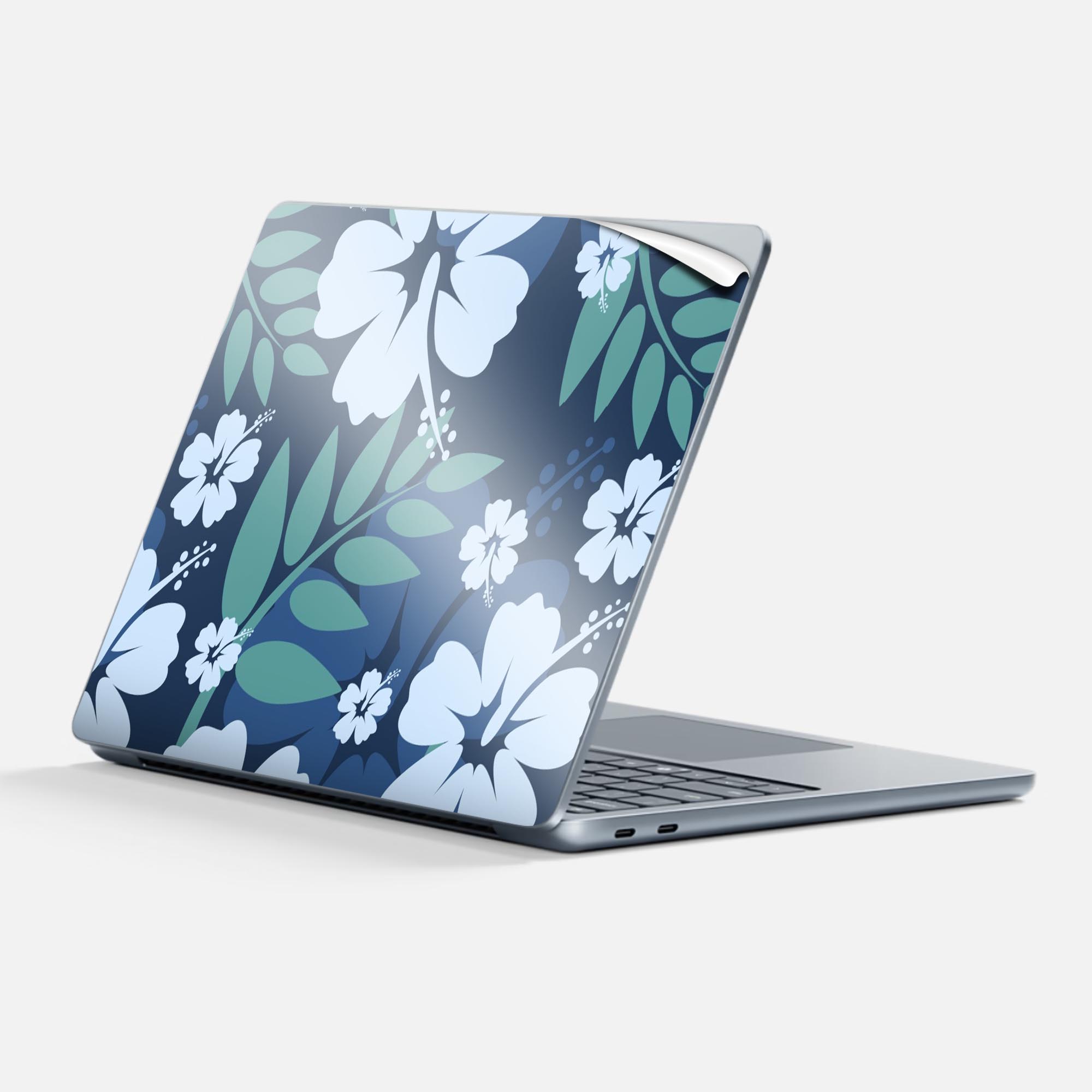 商品特徴・貼るだけでかんたん着せ替え、Surfac Laptop(第7世代) 13インチ 共通対応デザインスキンシール・高精細プリントで写真と遜色のない仕上がり！半光沢シートでしっとりツヤのある表現力・ちょっとしたすり傷からSurface本体を保護・接着部はエアフリー素材で気泡の心配も軽減・再剥離素材なので貼り付け時の調整も安心注意事項画像はサンプルですので、ご覧の環境によっては多少色味に違いを感じる場合がございます。 イメージと違った、モニターと色味が異なるという理由での交換や返金はご対応出来かねます。スキンシールのみの販売で、本体は付属しません。また、シールは背面部用のみとなります。初回貼付時の位置調整や貼り直しは可能ですが、しっかりと押し付けて接着させた後の再剥離、再利用は保証しておりません。また接着部に油分や汚れが付着しますと角の部分は剥がれやすくなりますので、貼付時はあまり触れないようにご注意ください。無地のセミグロスシートにデザインをプリントした商品で、デコなどの加工はございません。 凹凸や光沢があるように見えたり布地や金属を素材にしたように見える商品もありますが、デザインの図版によるものです。印刷時に微妙な画像のズレが生じる場合がございます。ご注文後に1点1点制作する受注生産品の為、不良品以外のご返品や交換は固くお断りします。 発送について完全受注生産のハンドメイド商品となりますので、既製品と比べて発送までお時間を頂いています。 基本的に決済確認後、最大で10営業日での発送となります。繁忙期や休業日明けの場合はさらに時間がかかる場合があります。 その際には別途メールにてご連絡致します。メール便の場合、発送日から到着までに2?4日ほどかかる場合が多く、紛失などの保障もご対応できかねます。あらかじめご了承下さい。
