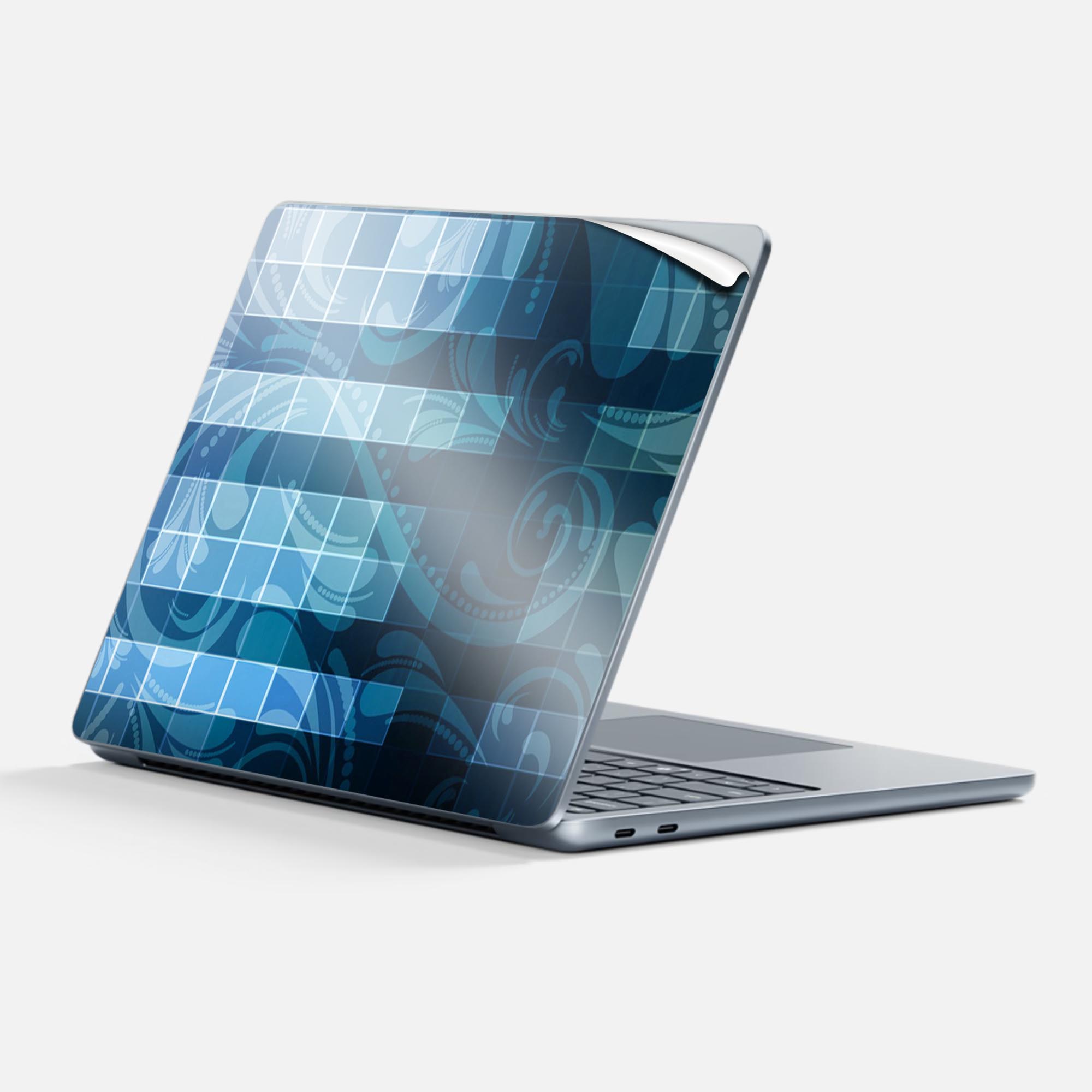 商品特徴・貼るだけでかんたん着せ替え、Surfac Laptop(第7世代) 13インチ 共通対応デザインスキンシール・高精細プリントで写真と遜色のない仕上がり！半光沢シートでしっとりツヤのある表現力・ちょっとしたすり傷からSurface本体を保護・接着部はエアフリー素材で気泡の心配も軽減・再剥離素材なので貼り付け時の調整も安心注意事項画像はサンプルですので、ご覧の環境によっては多少色味に違いを感じる場合がございます。 イメージと違った、モニターと色味が異なるという理由での交換や返金はご対応出来かねます。スキンシールのみの販売で、本体は付属しません。また、シールは背面部用のみとなります。初回貼付時の位置調整や貼り直しは可能ですが、しっかりと押し付けて接着させた後の再剥離、再利用は保証しておりません。また接着部に油分や汚れが付着しますと角の部分は剥がれやすくなりますので、貼付時はあまり触れないようにご注意ください。無地のセミグロスシートにデザインをプリントした商品で、デコなどの加工はございません。 凹凸や光沢があるように見えたり布地や金属を素材にしたように見える商品もありますが、デザインの図版によるものです。印刷時に微妙な画像のズレが生じる場合がございます。ご注文後に1点1点制作する受注生産品の為、不良品以外のご返品や交換は固くお断りします。 発送について完全受注生産のハンドメイド商品となりますので、既製品と比べて発送までお時間を頂いています。 基本的に決済確認後、最大で10営業日での発送となります。繁忙期や休業日明けの場合はさらに時間がかかる場合があります。 その際には別途メールにてご連絡致します。メール便の場合、発送日から到着までに2?4日ほどかかる場合が多く、紛失などの保障もご対応できかねます。あらかじめご了承下さい。
