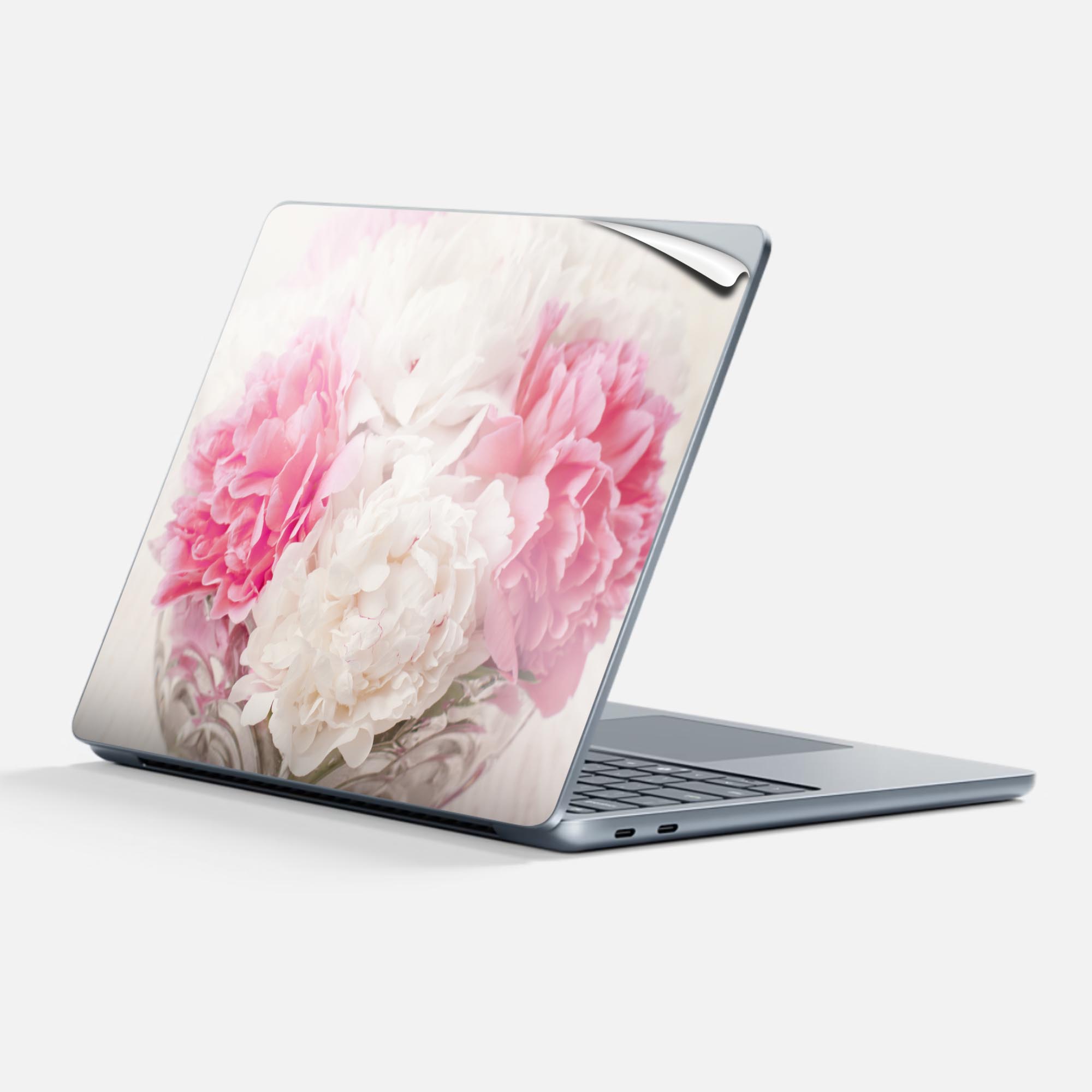 商品特徴・貼るだけでかんたん着せ替え、Surfac Laptop(第7世代) 13インチ 共通対応デザインスキンシール・高精細プリントで写真と遜色のない仕上がり！半光沢シートでしっとりツヤのある表現力・ちょっとしたすり傷からSurface本体を保護・接着部はエアフリー素材で気泡の心配も軽減・再剥離素材なので貼り付け時の調整も安心注意事項画像はサンプルですので、ご覧の環境によっては多少色味に違いを感じる場合がございます。 イメージと違った、モニターと色味が異なるという理由での交換や返金はご対応出来かねます。スキンシールのみの販売で、本体は付属しません。また、シールは背面部用のみとなります。初回貼付時の位置調整や貼り直しは可能ですが、しっかりと押し付けて接着させた後の再剥離、再利用は保証しておりません。また接着部に油分や汚れが付着しますと角の部分は剥がれやすくなりますので、貼付時はあまり触れないようにご注意ください。無地のセミグロスシートにデザインをプリントした商品で、デコなどの加工はございません。 凹凸や光沢があるように見えたり布地や金属を素材にしたように見える商品もありますが、デザインの図版によるものです。印刷時に微妙な画像のズレが生じる場合がございます。ご注文後に1点1点制作する受注生産品の為、不良品以外のご返品や交換は固くお断りします。 発送について完全受注生産のハンドメイド商品となりますので、既製品と比べて発送までお時間を頂いています。 基本的に決済確認後、最大で10営業日での発送となります。繁忙期や休業日明けの場合はさらに時間がかかる場合があります。 その際には別途メールにてご連絡致します。メール便の場合、発送日から到着までに2?4日ほどかかる場合が多く、紛失などの保障もご対応できかねます。あらかじめご了承下さい。