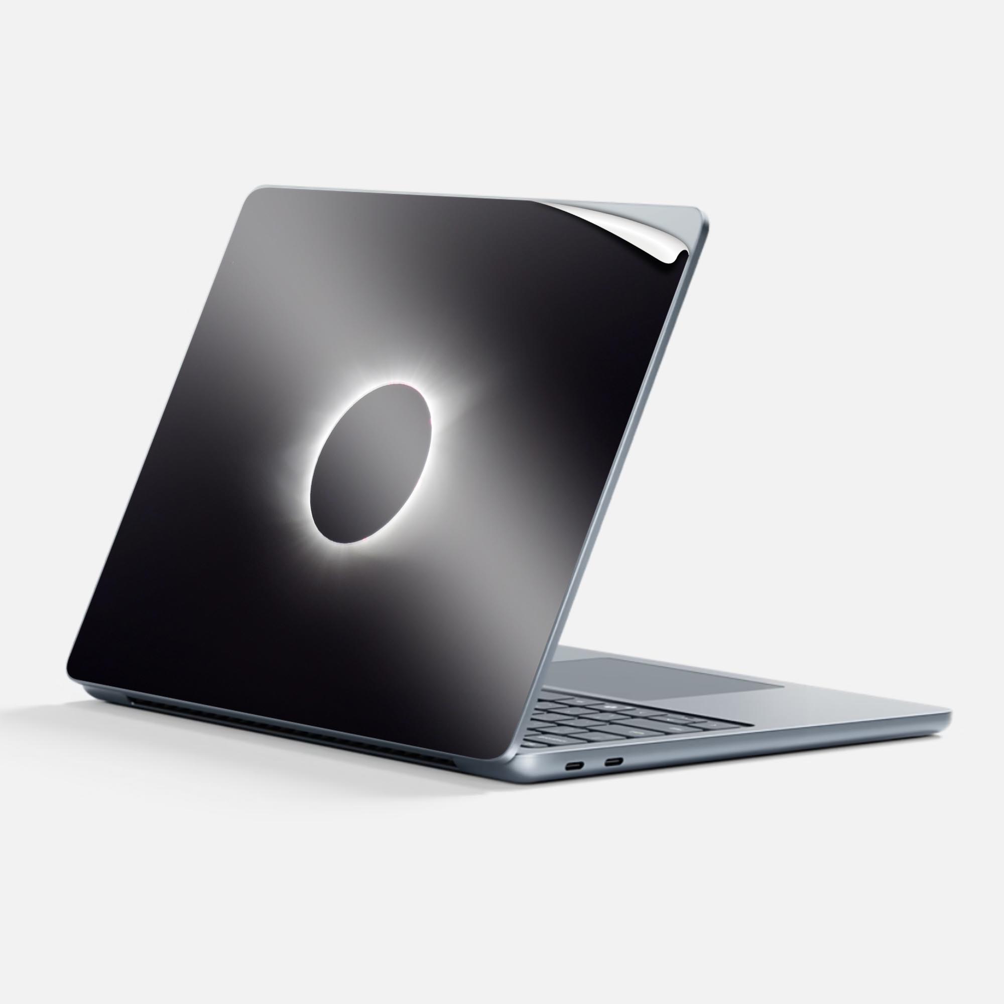 Surface Laptop 第7世代 13 インチ 用 スキンシール 全面スキンシール フル 背面 底 ステッカー 保護シール キャラクター かわいい 023814 皆既月食 天体